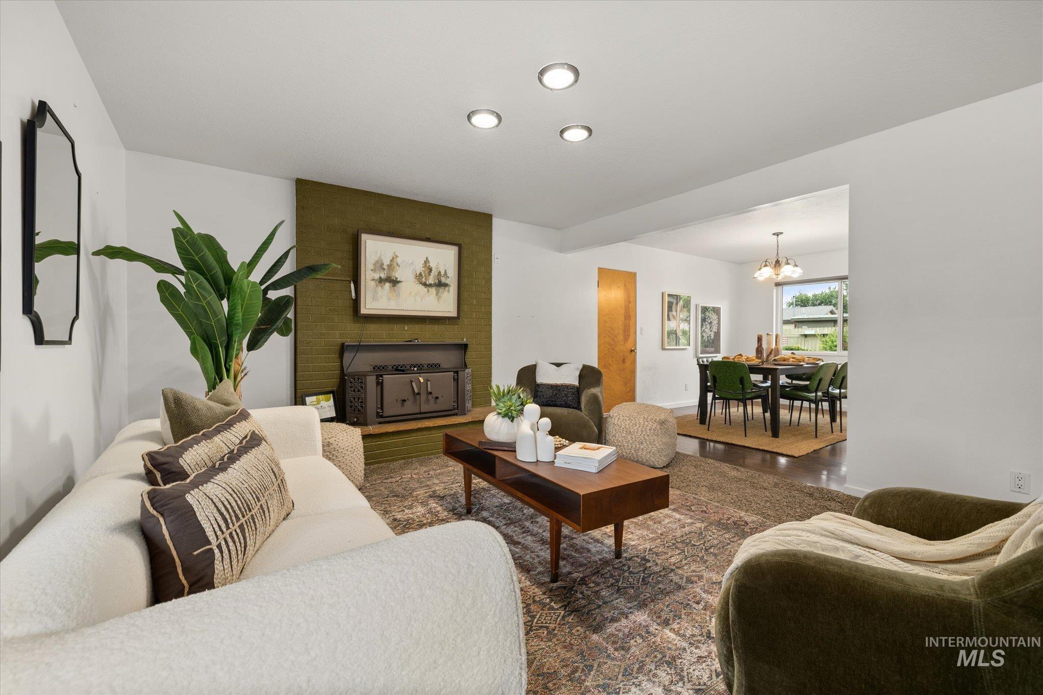 222 Dawn St Property Photo 8