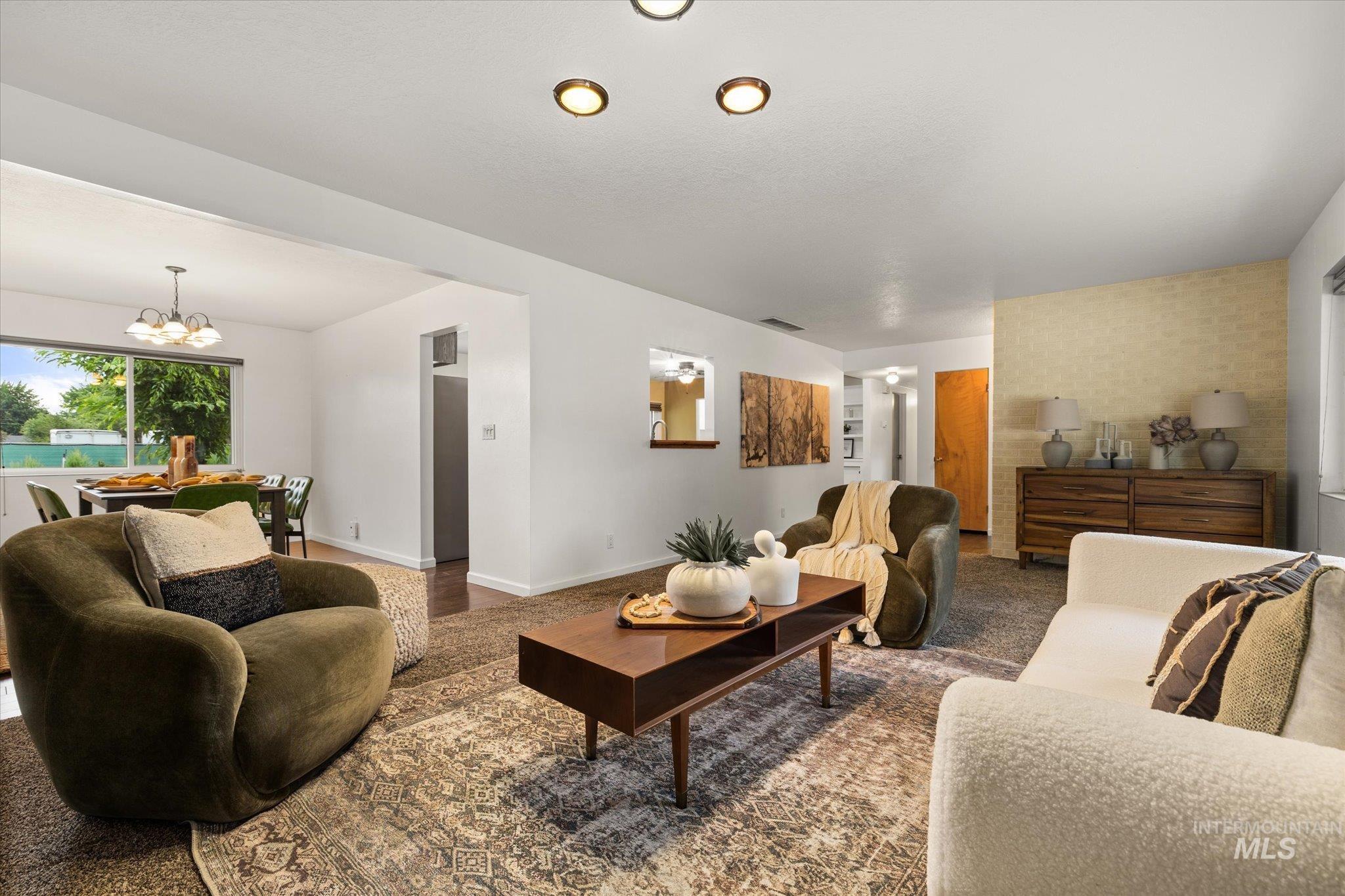 222 Dawn St Property Photo 10