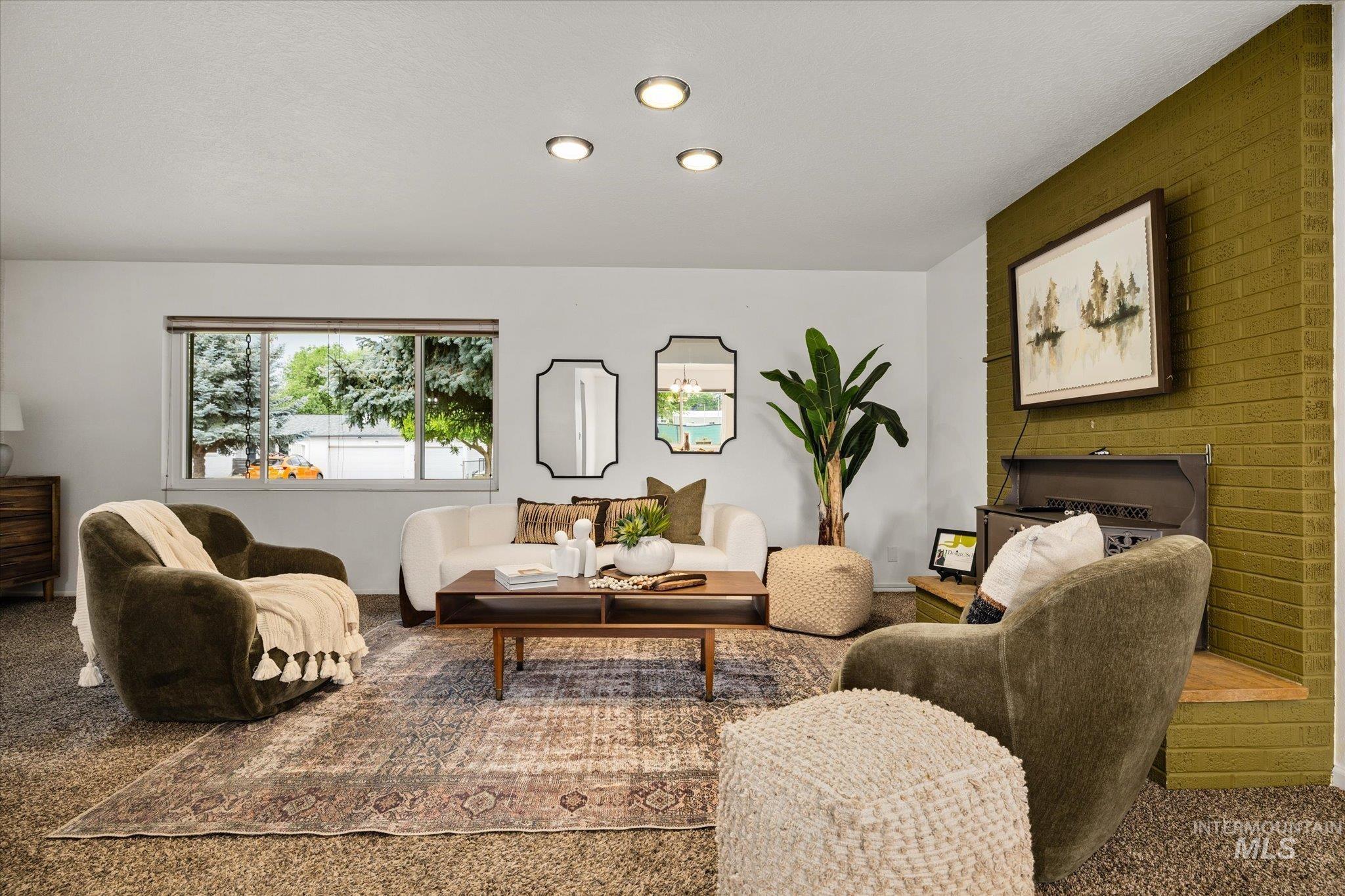 222 Dawn St Property Photo 12