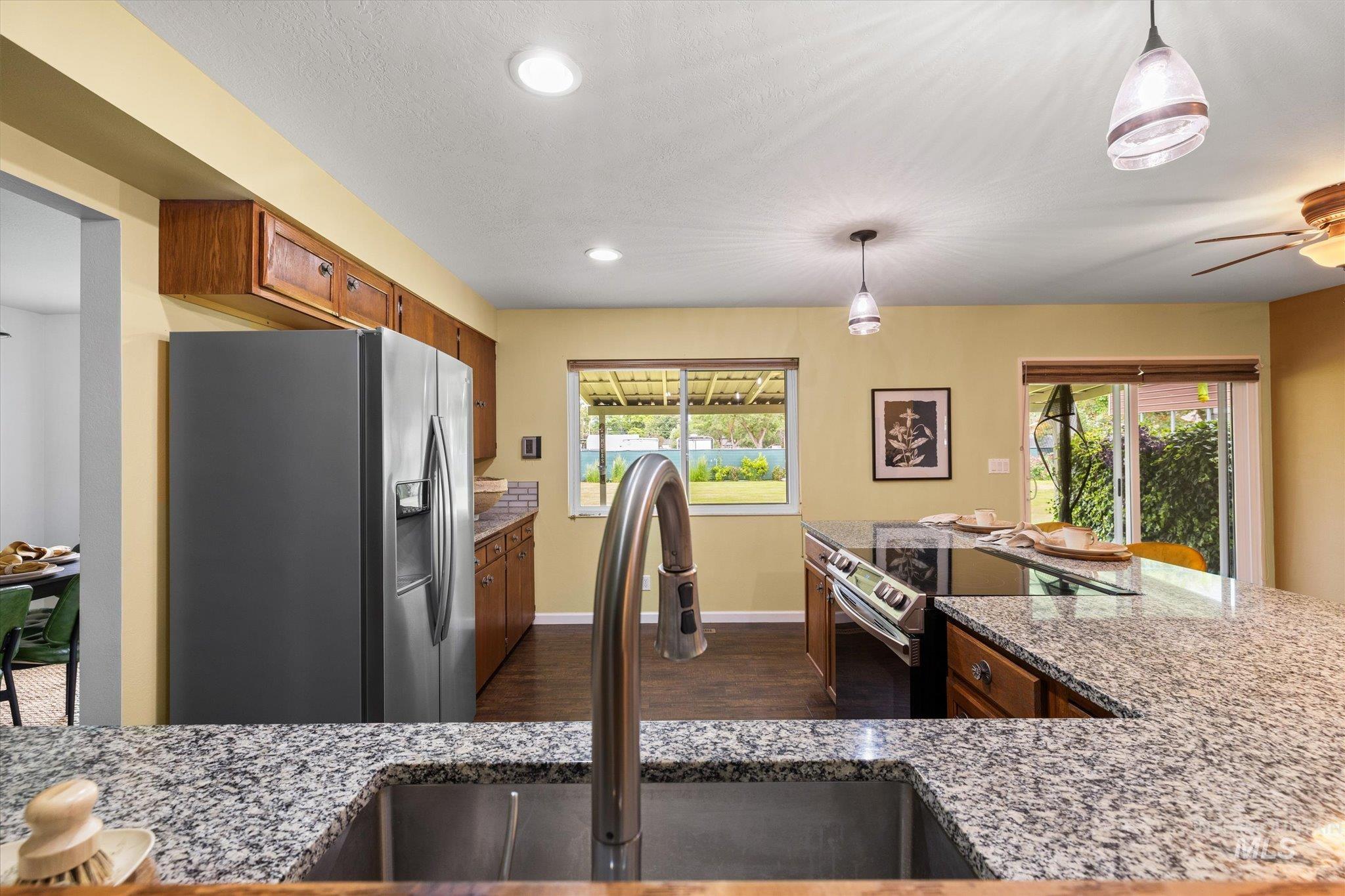 222 Dawn St Property Photo 15