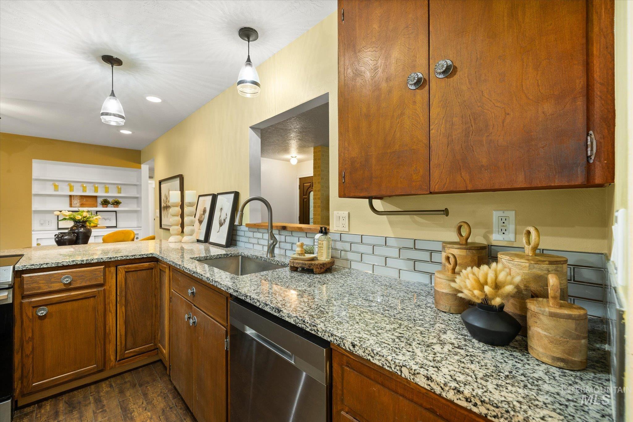 222 Dawn St Property Photo 16