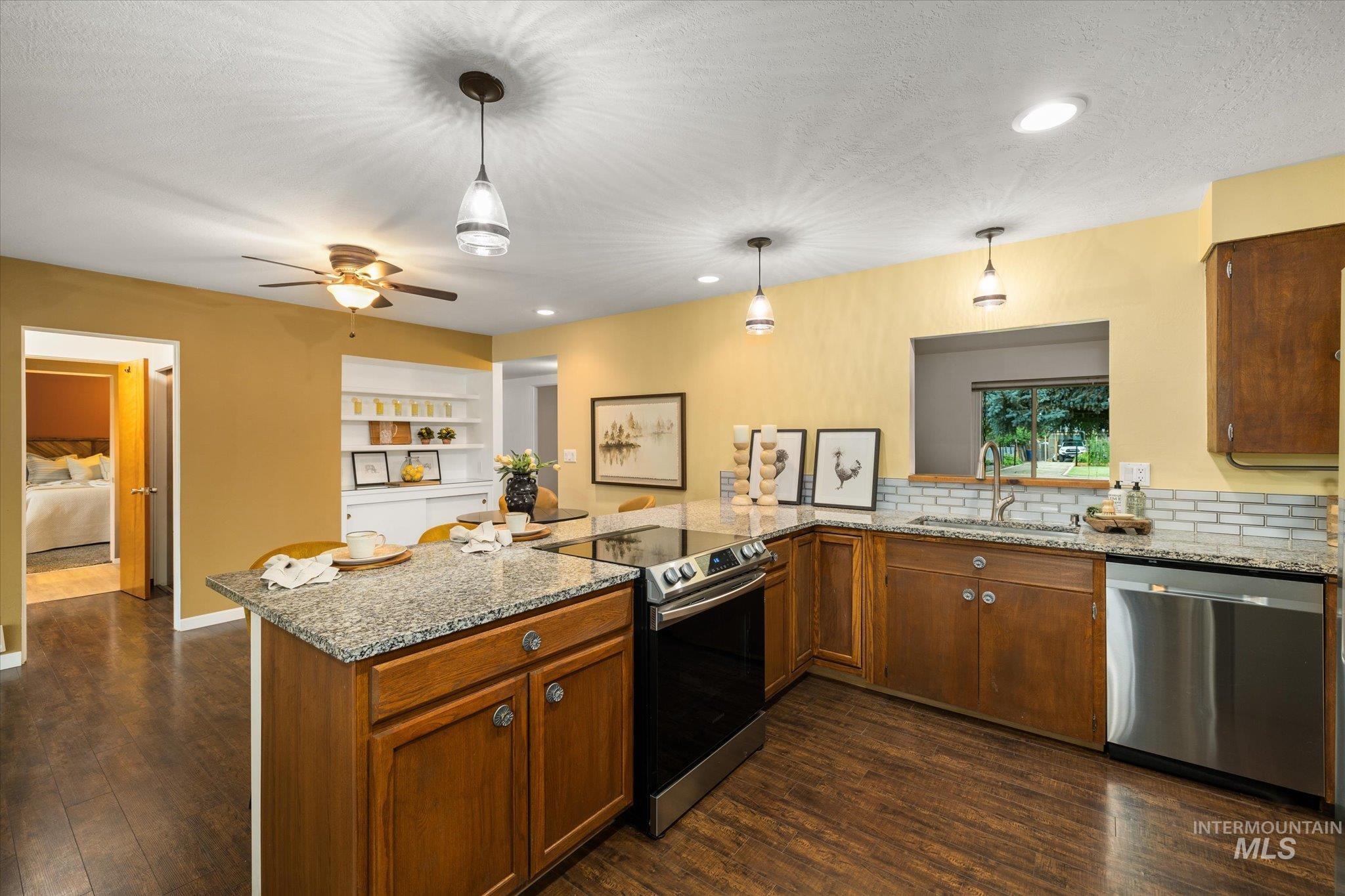 222 Dawn St Property Photo 17