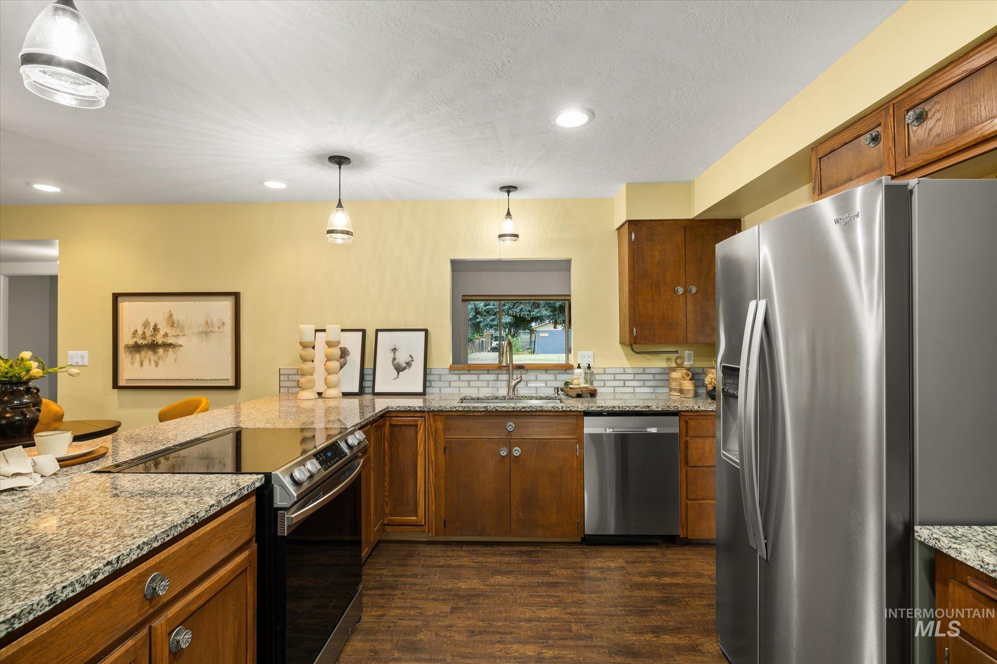 222 Dawn St Property Photo 18