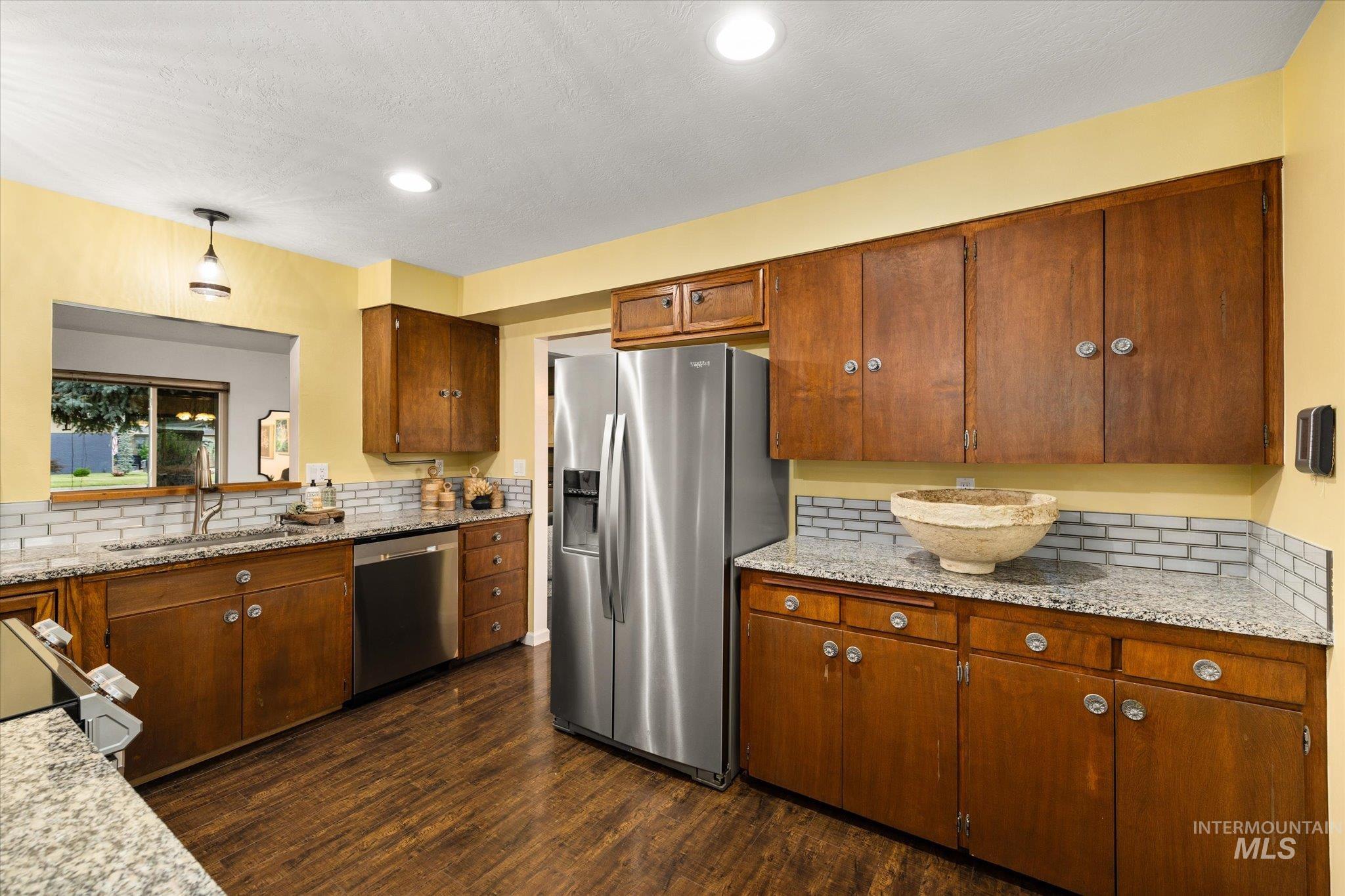 222 Dawn St Property Photo 19