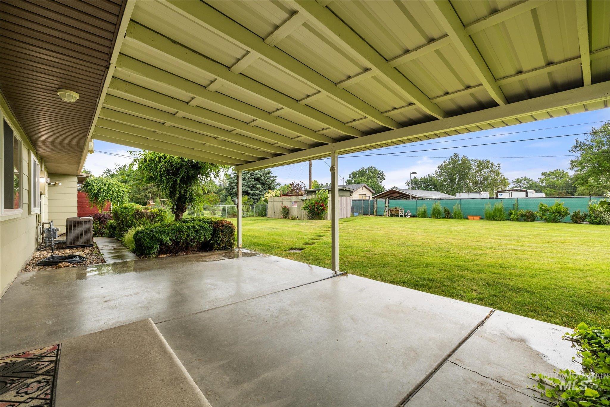 222 Dawn St Property Photo 32