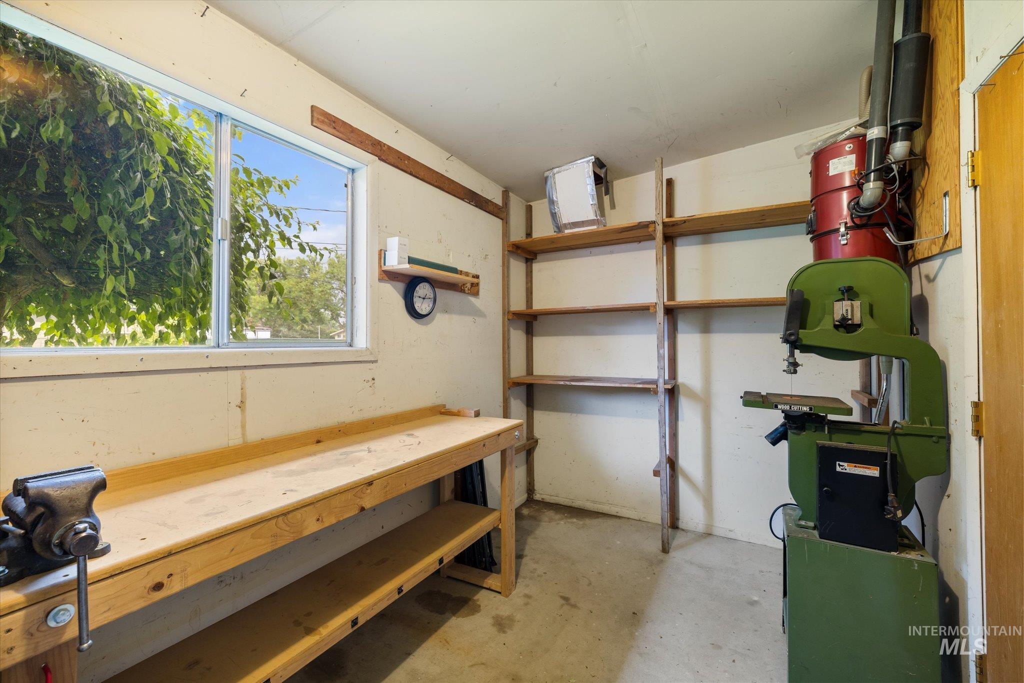 222 Dawn St Property Photo 38