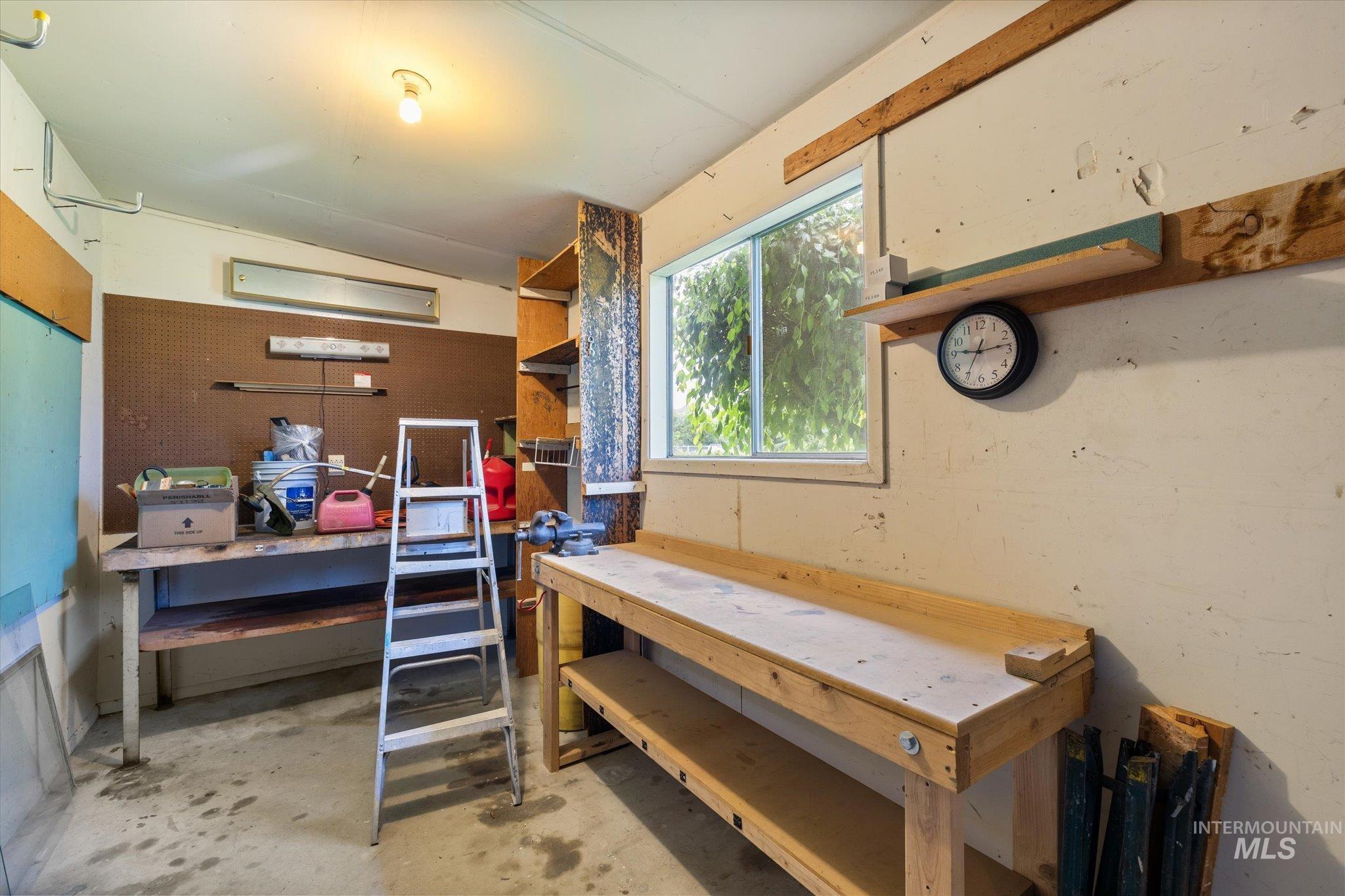 222 Dawn St Property Photo 39