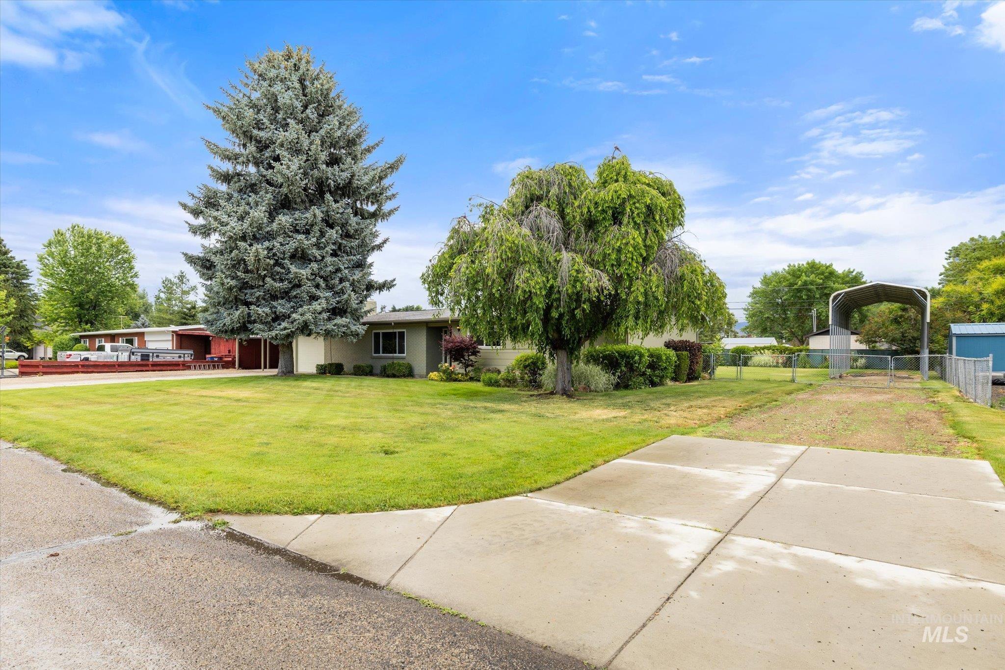 222 Dawn St Property Photo 43