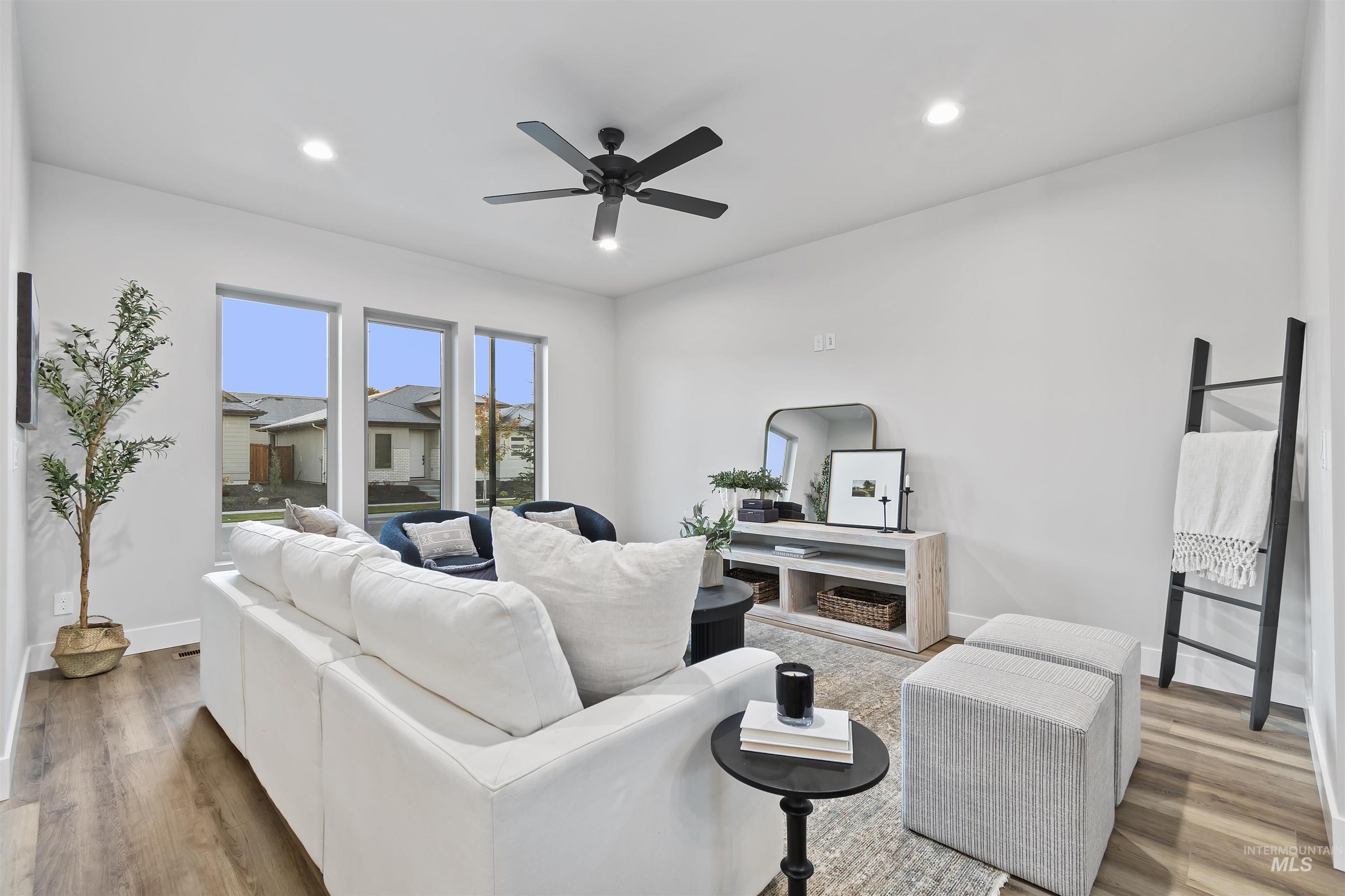 11260 W Tara Iti Ln. Property Photo 3