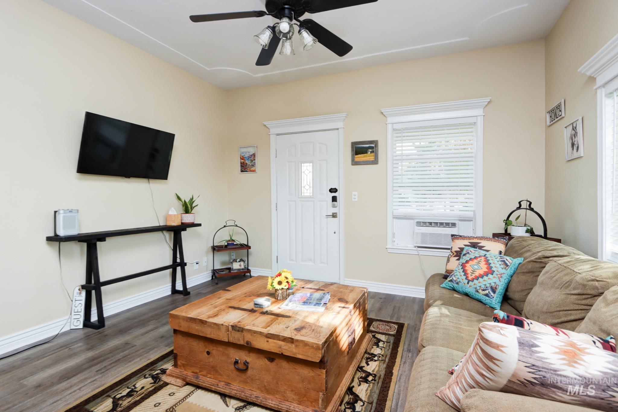 403 N Commercial Ave Property Photo 6