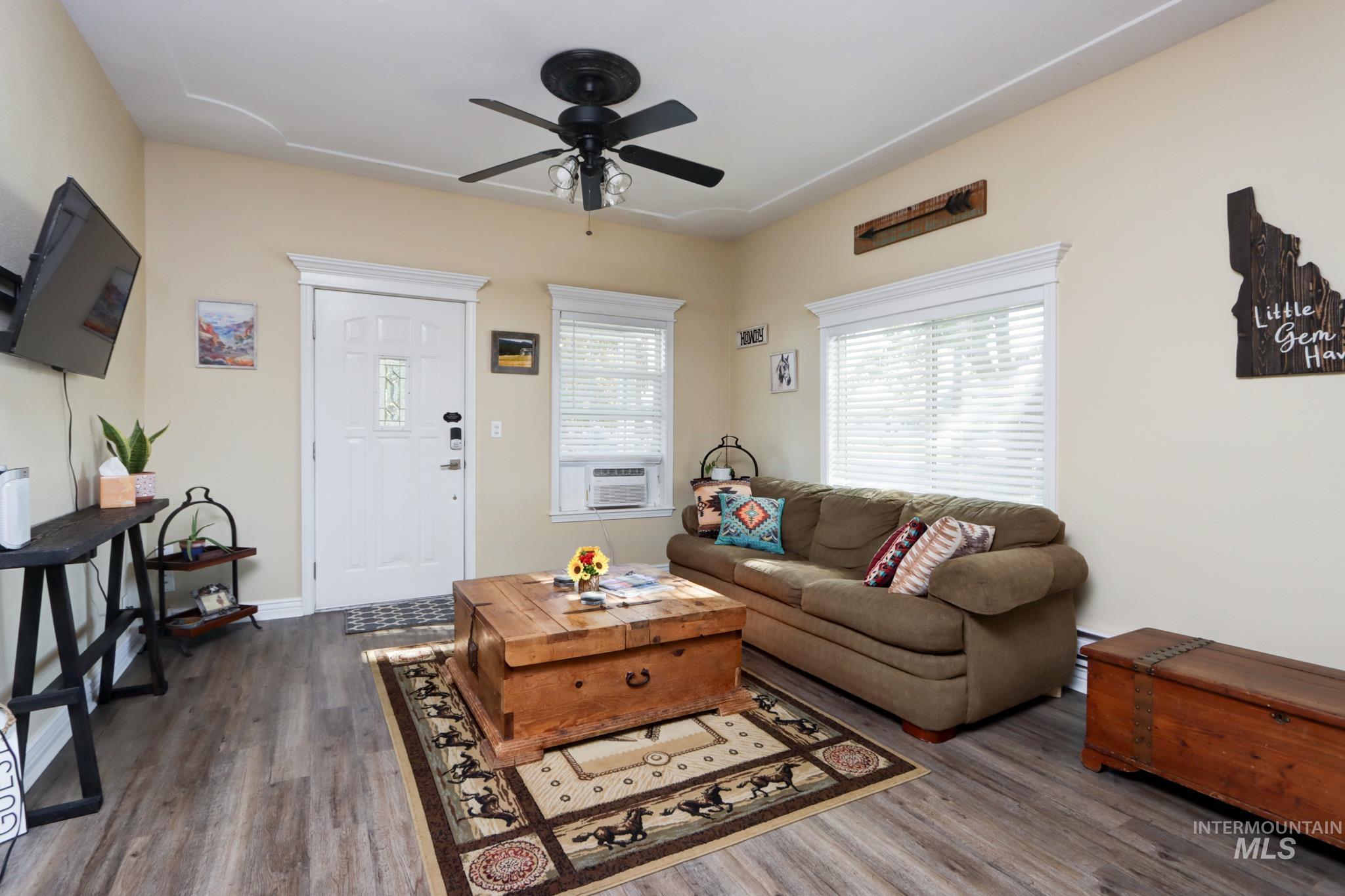 403 N Commercial Ave Property Photo 7