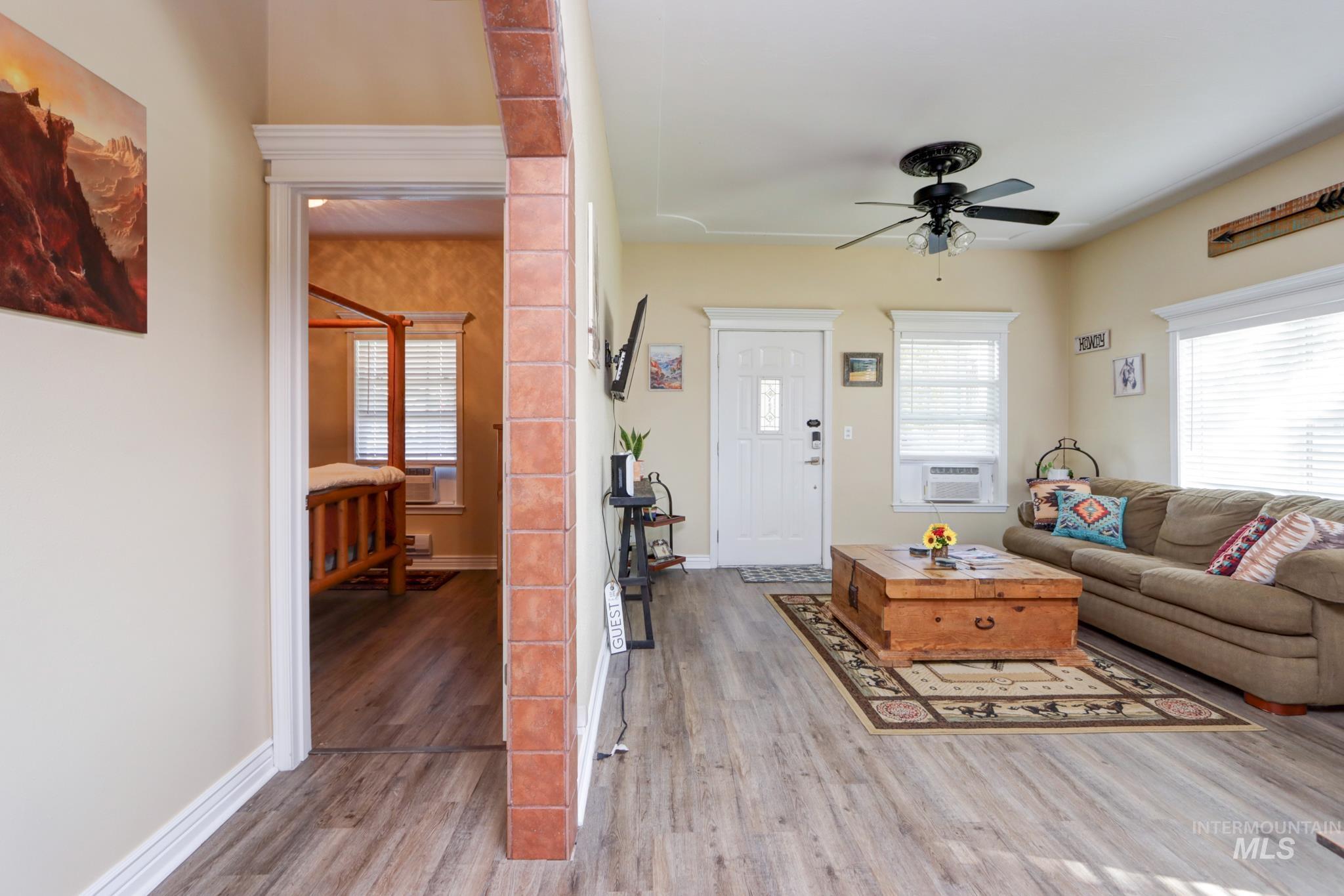 403 N Commercial Ave Property Photo 9