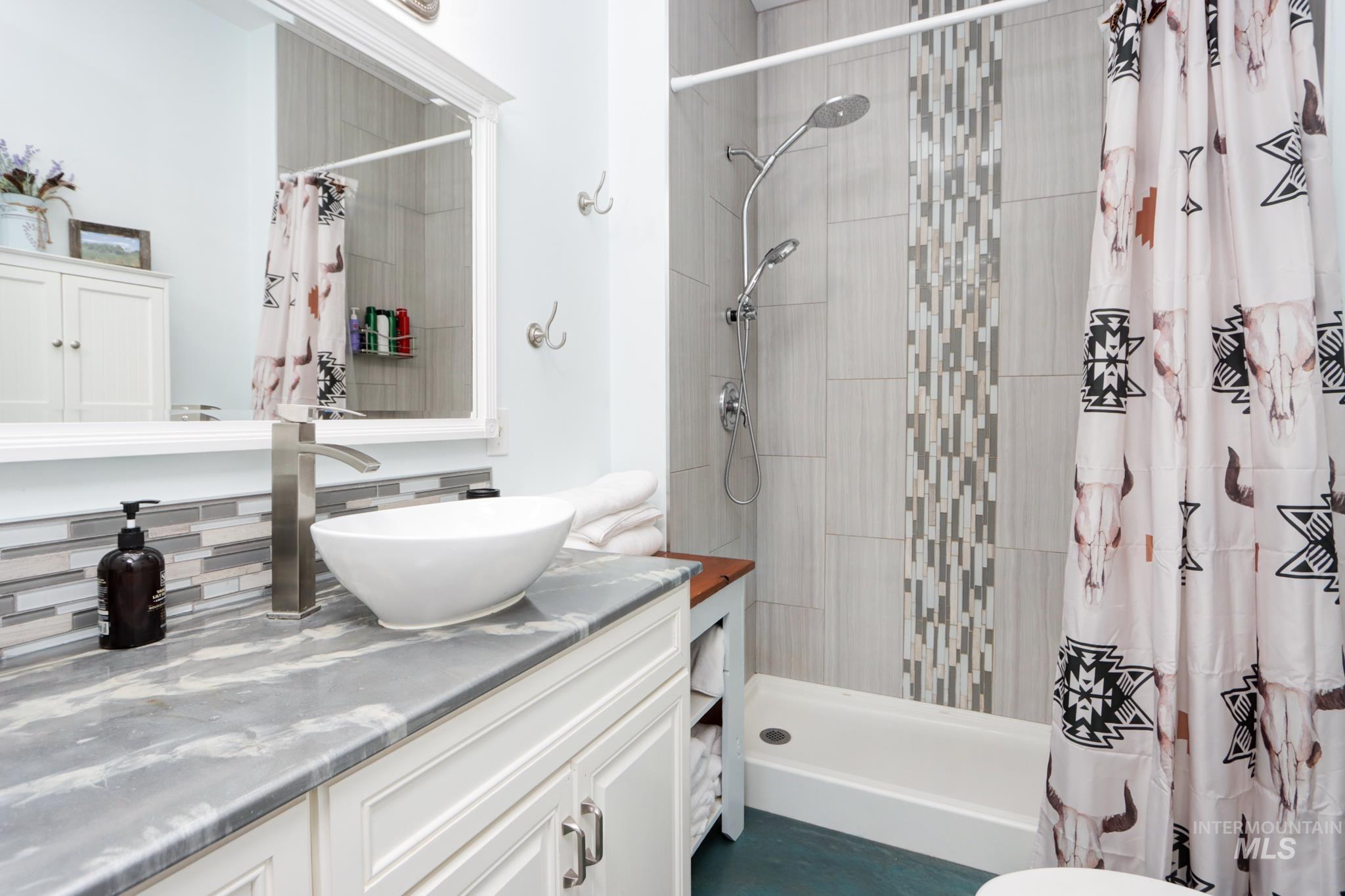 403 N Commercial Ave Property Photo 17