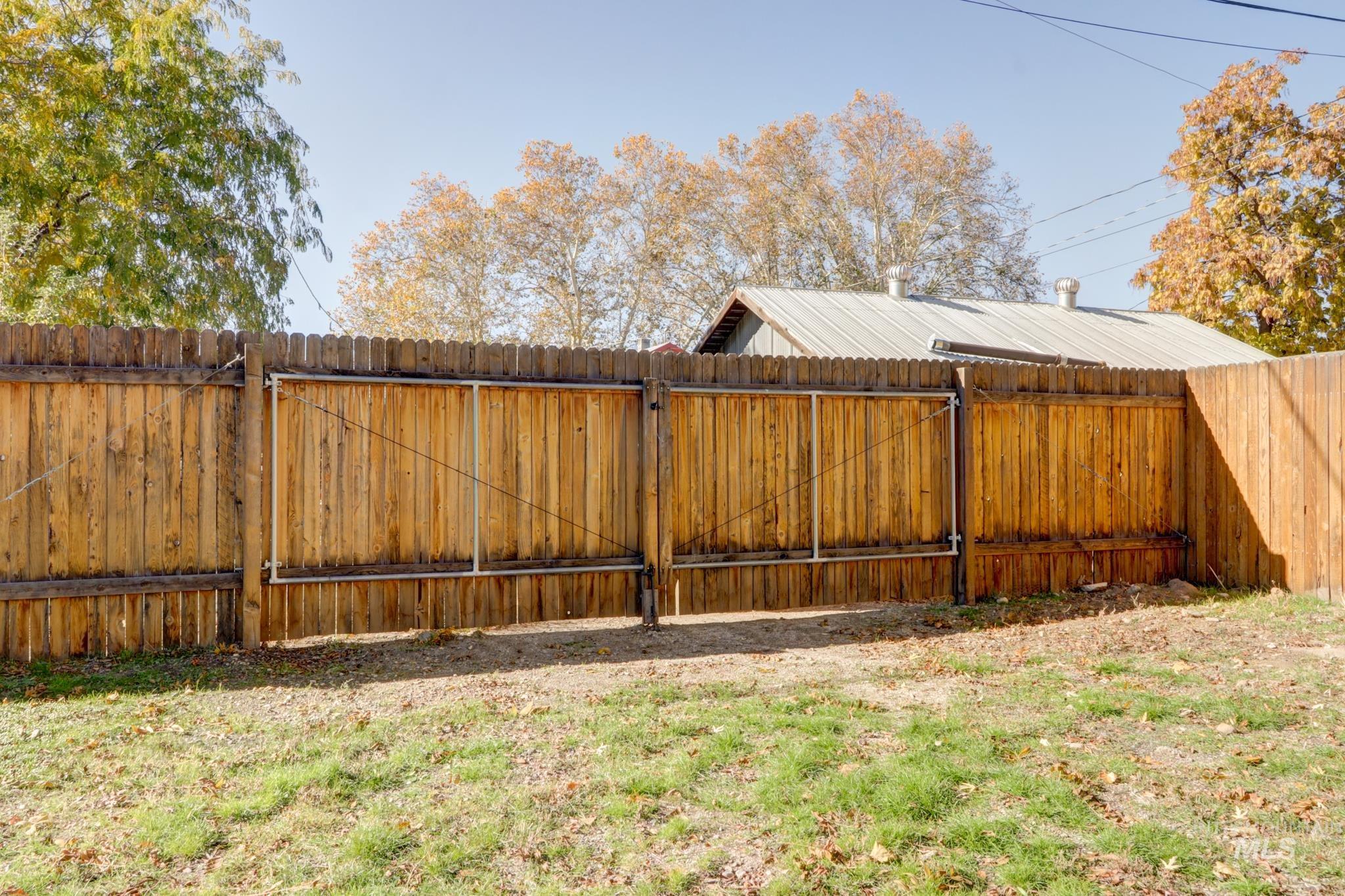 403 N Commercial Ave Property Photo 29