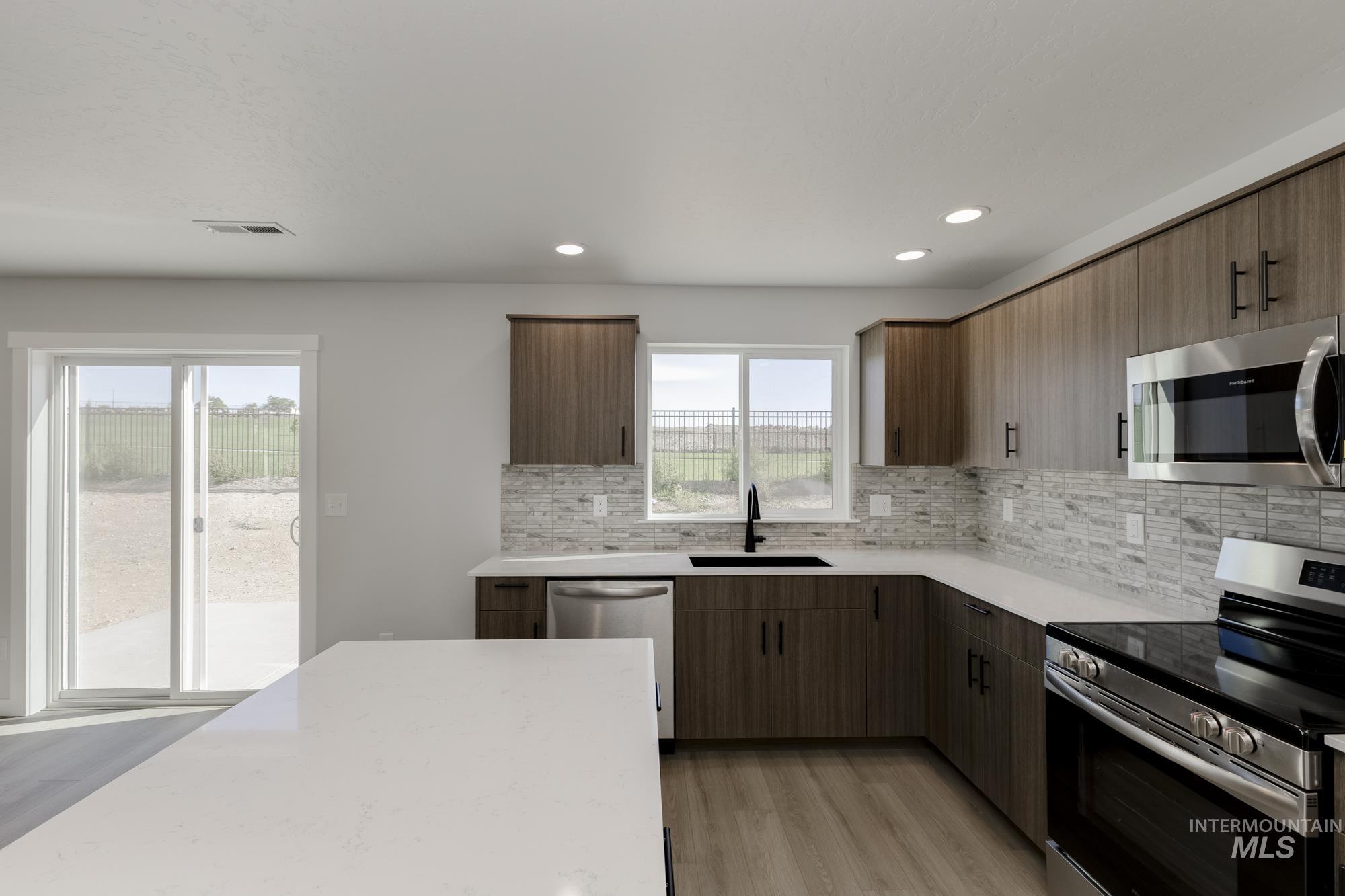 9052 W Camellia St Property Photo 5