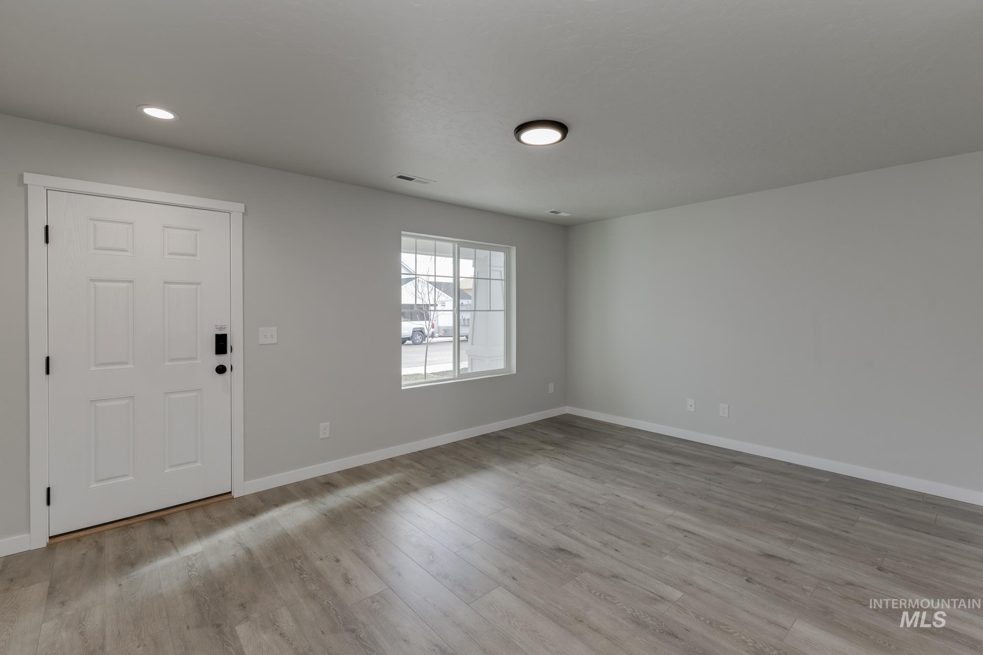 2329 N Iditarod Ave Property Photo 2