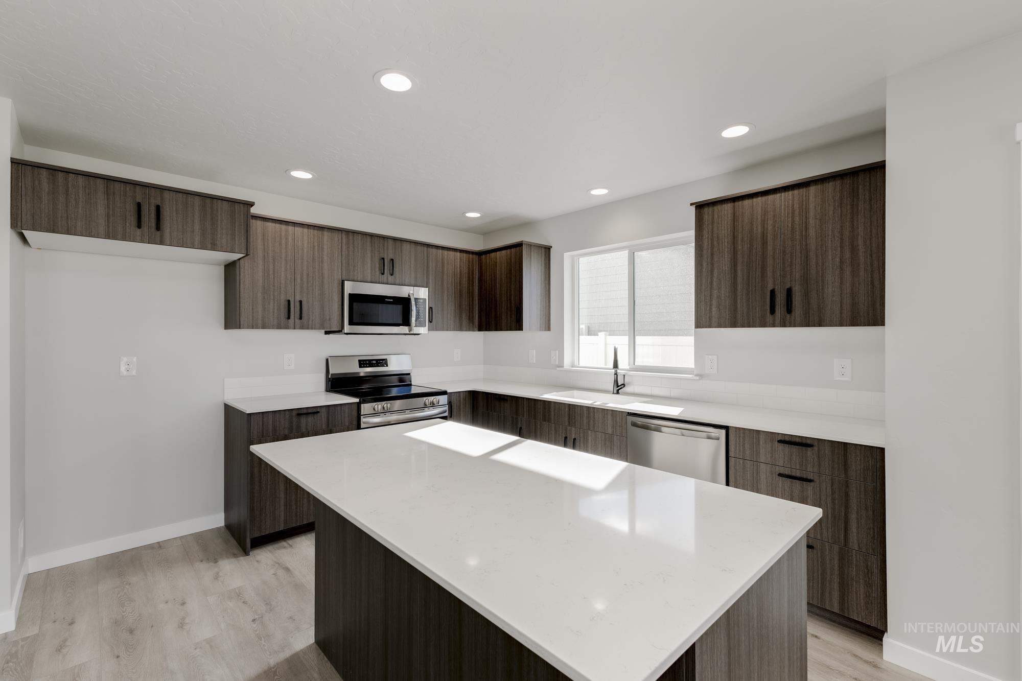 2329 N Iditarod Ave Property Photo 3