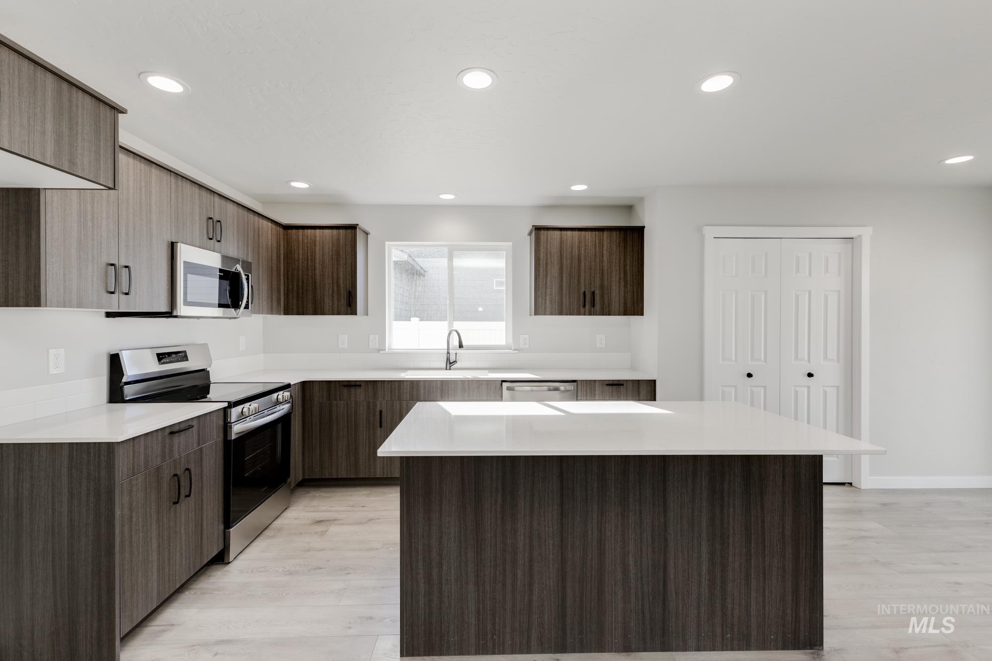 2329 N Iditarod Ave Property Photo 4