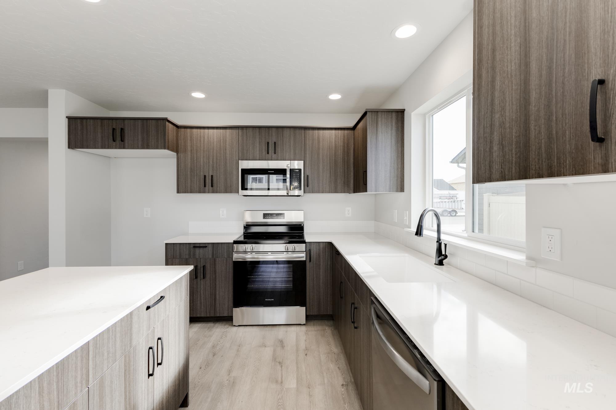 2329 N Iditarod Ave Property Photo 5