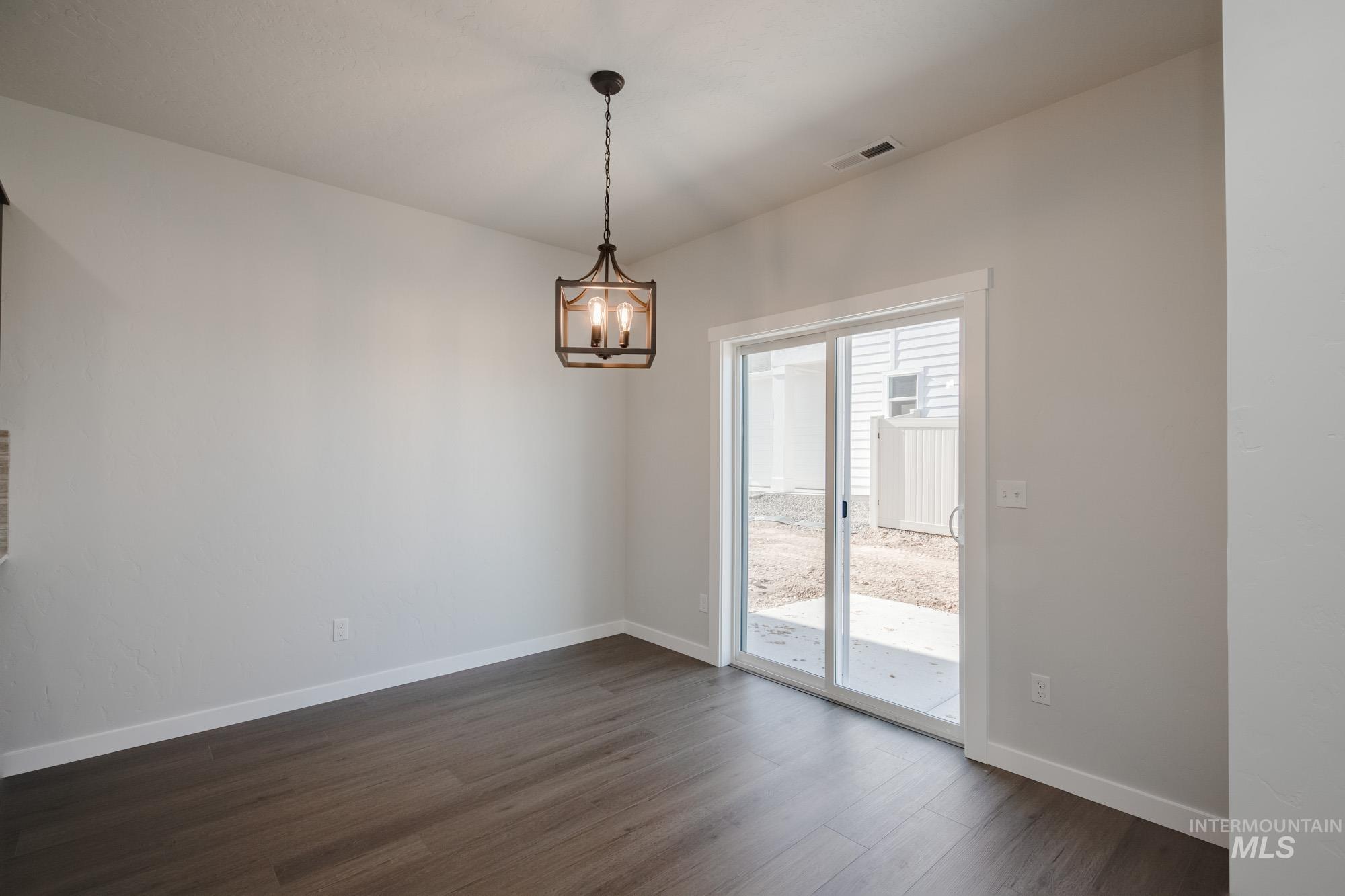 5053 S Amorita Ave Property Photo 5