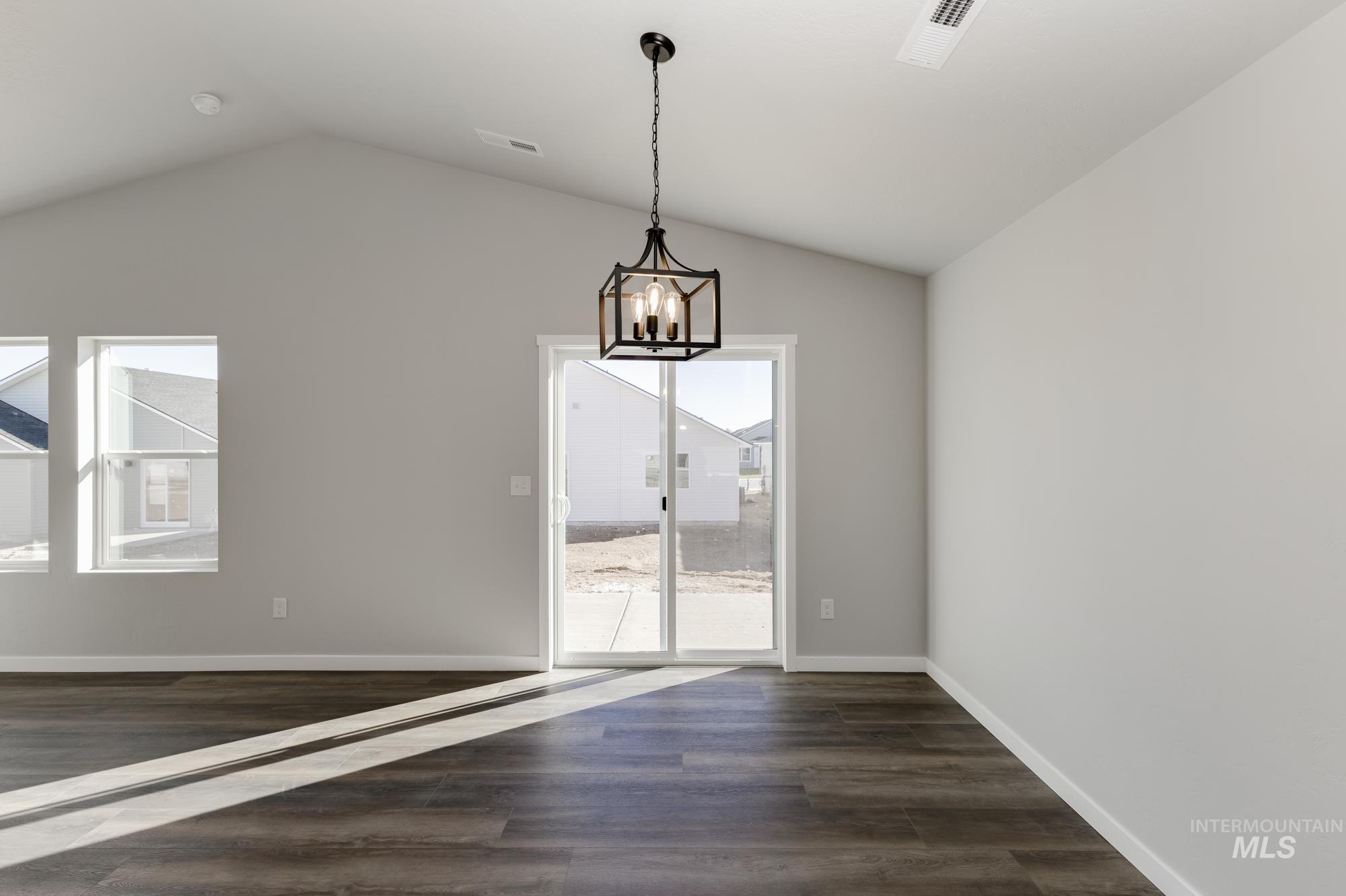 308 N Coltsfoot Ave Property Photo 6