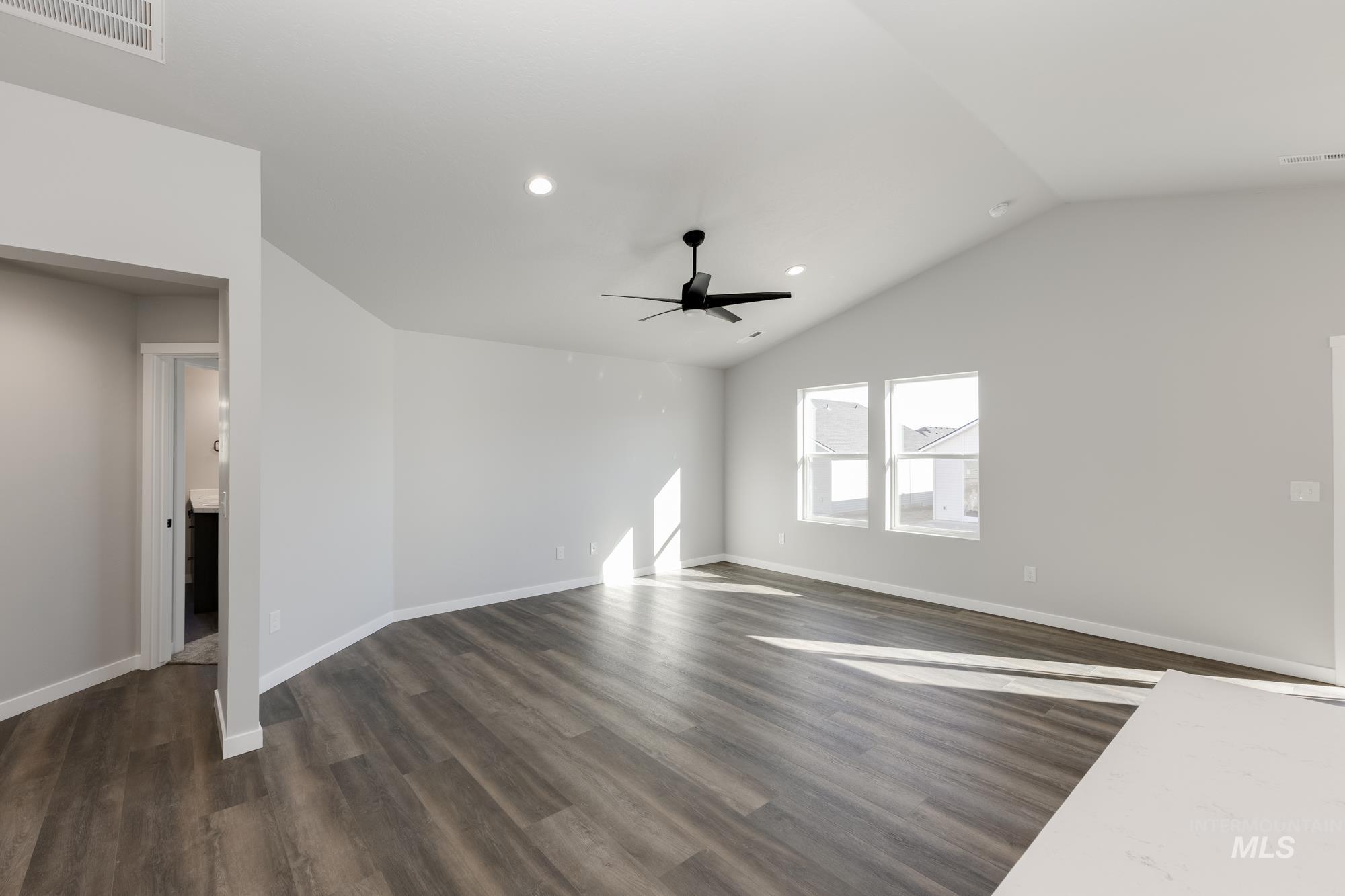 308 N Coltsfoot Ave Property Photo 8