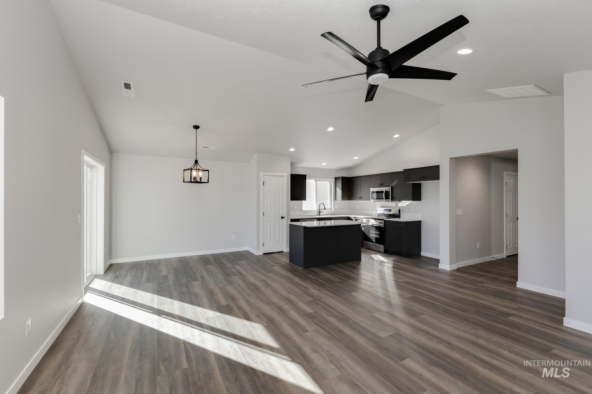 308 N Coltsfoot Ave Property Photo 10