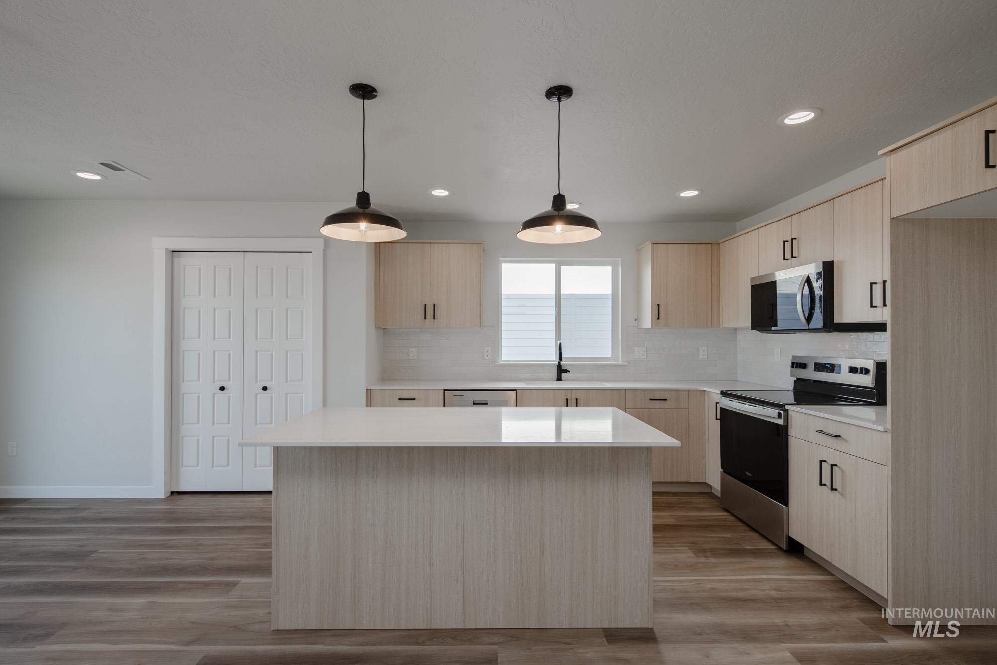 7031 S Old Farm Ave Property Photo 7