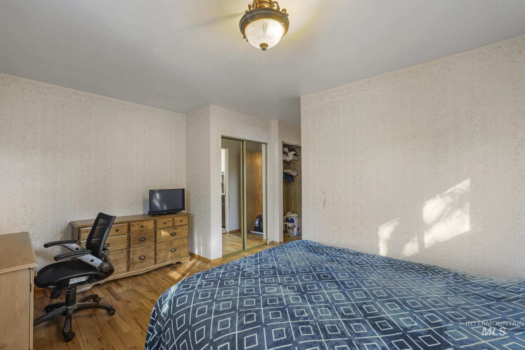 1360 Lawndale Dr Property Photo 16