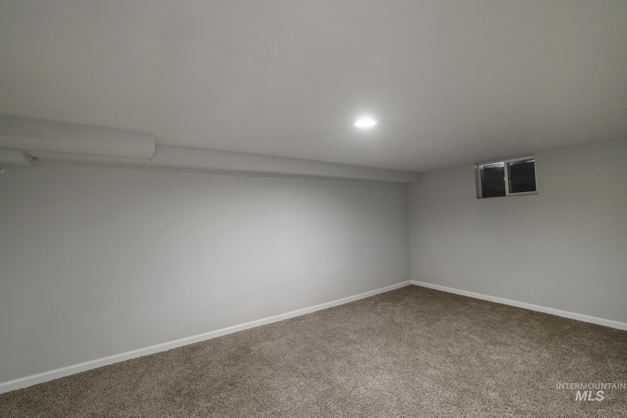 1360 Lawndale Dr Property Photo 23