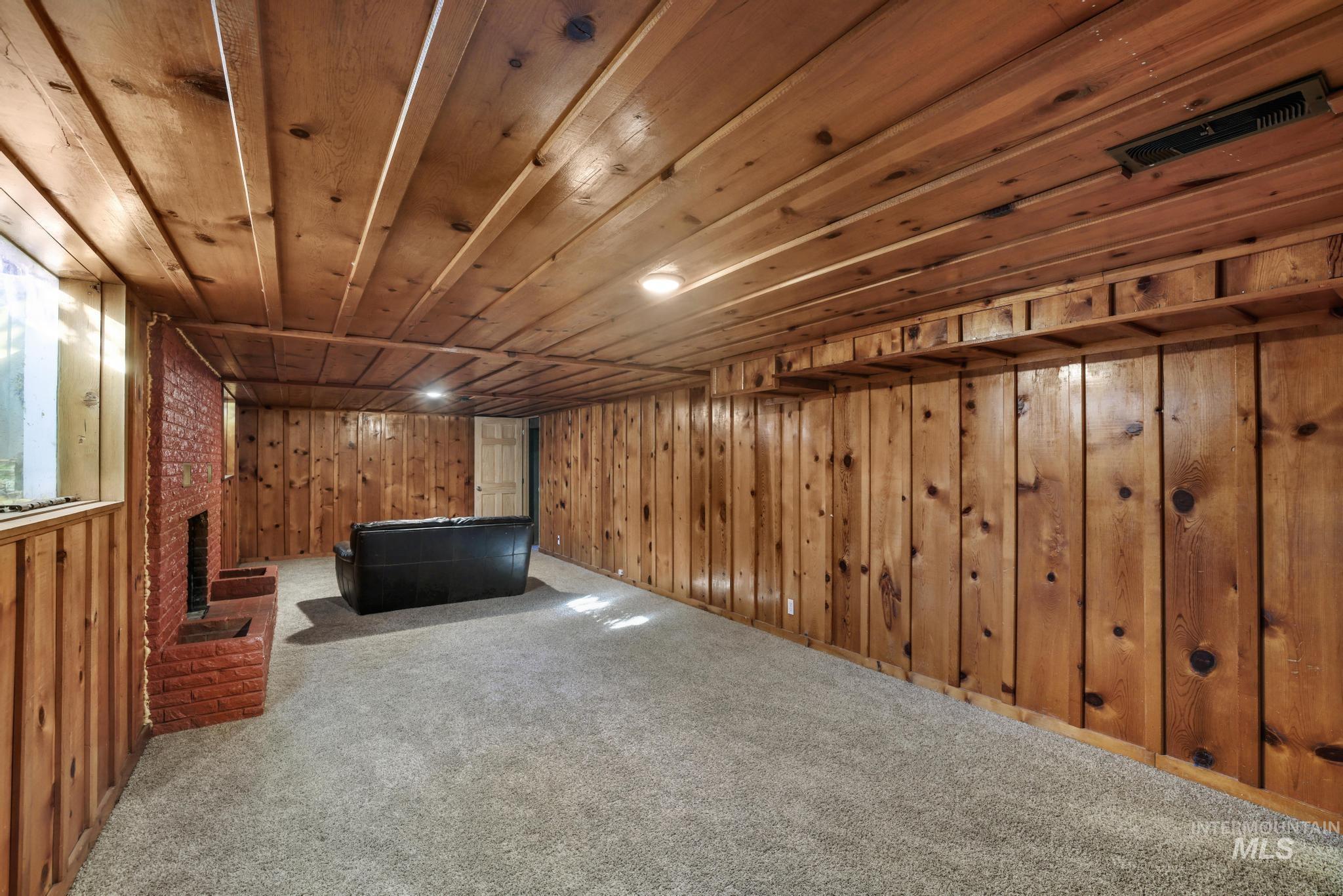 1360 Lawndale Dr Property Photo 27