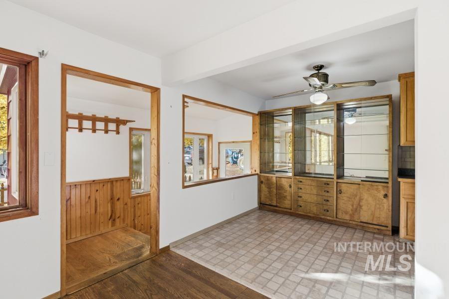 912 Lewis Property Photo 3