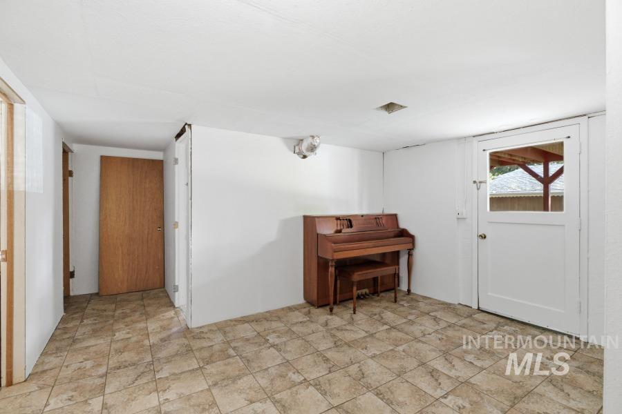 912 Lewis Property Photo 20