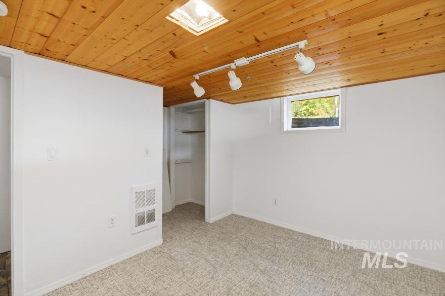 912 Lewis Property Photo 24