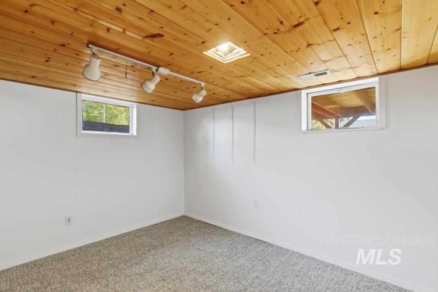 912 Lewis Property Photo 25