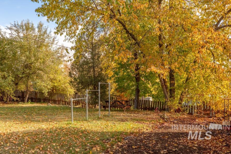 912 Lewis Property Photo 33