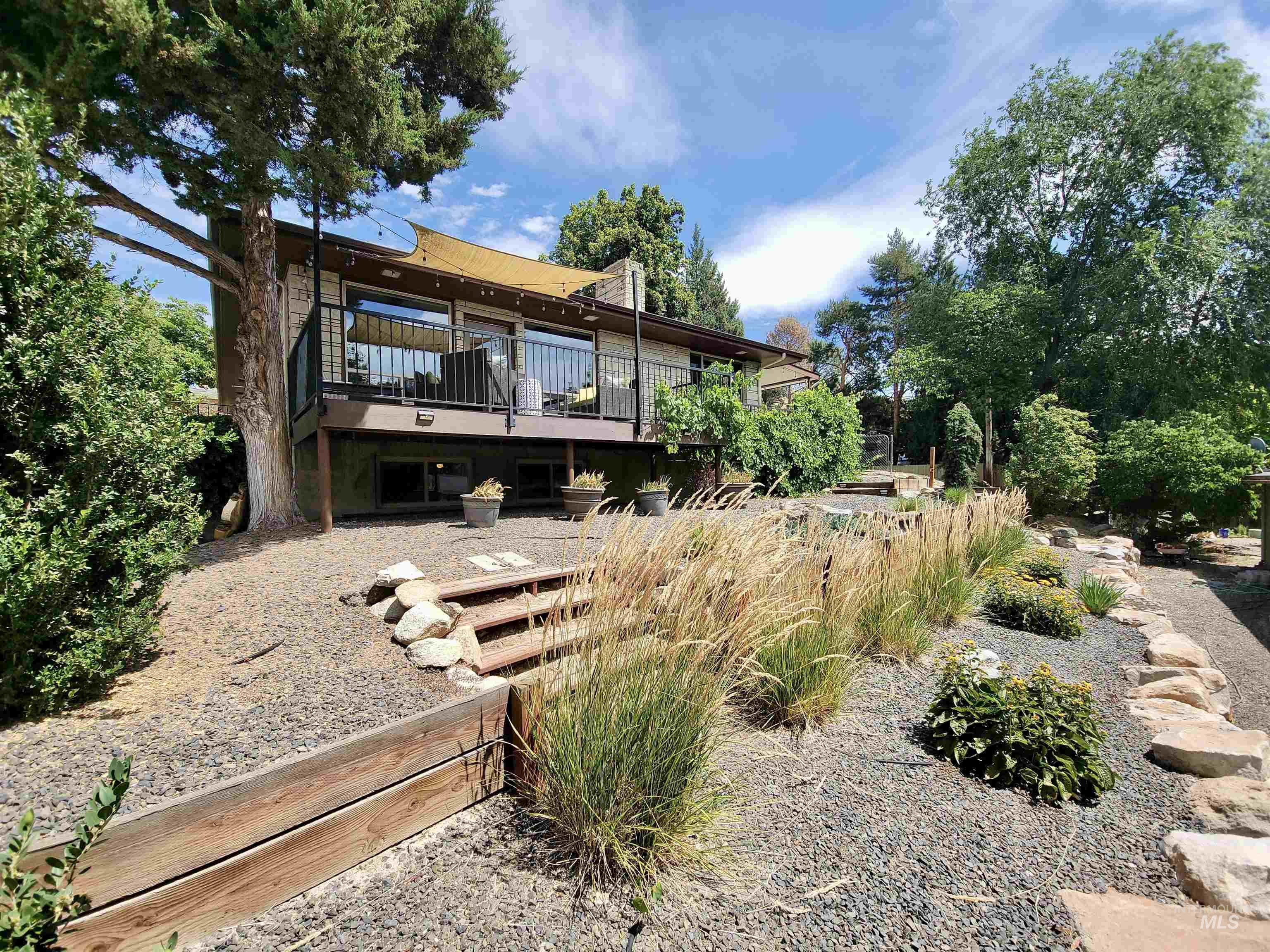 3100 N Ridgeway Property Photo 2