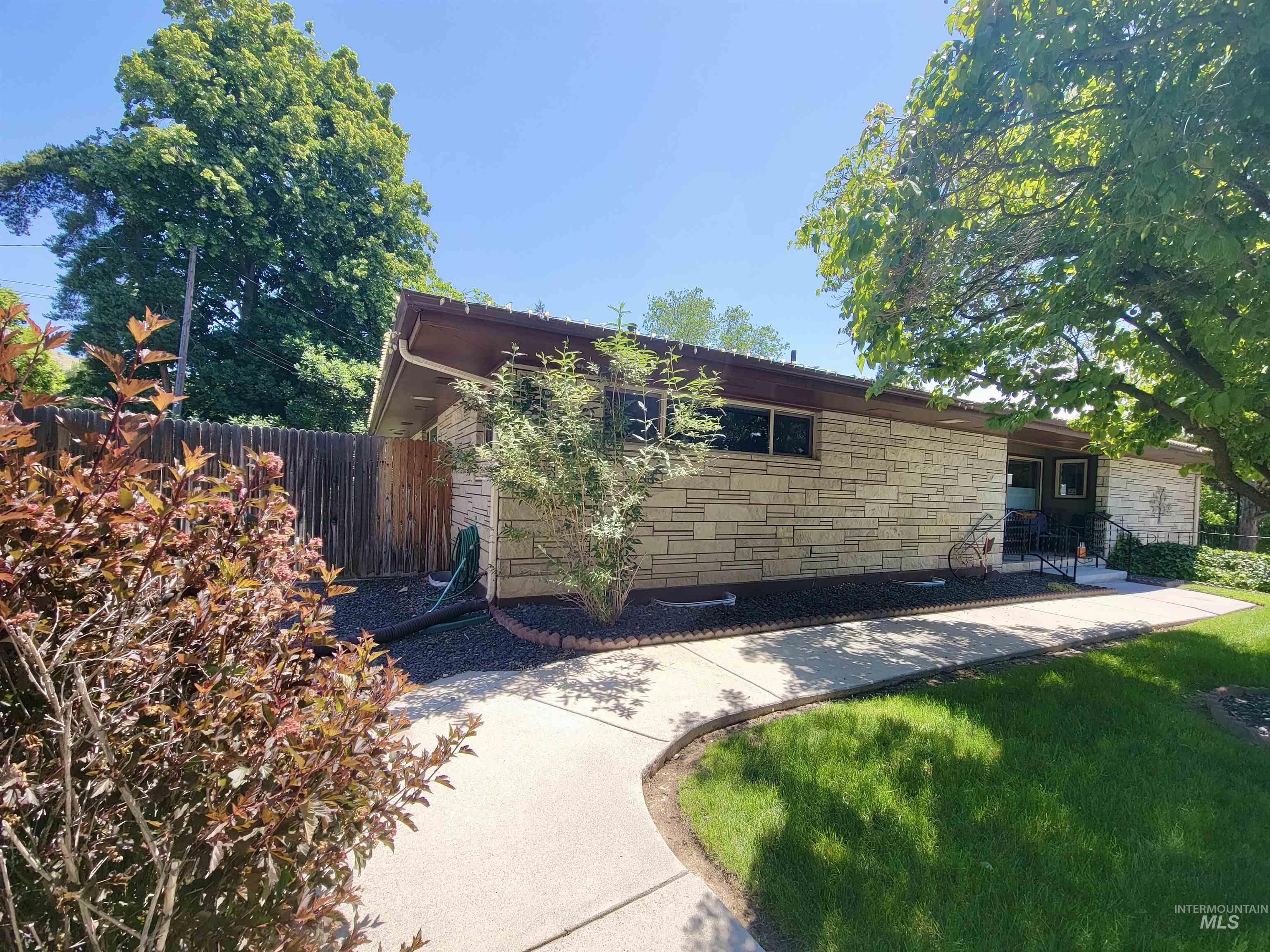 3100 N Ridgeway Property Photo 3