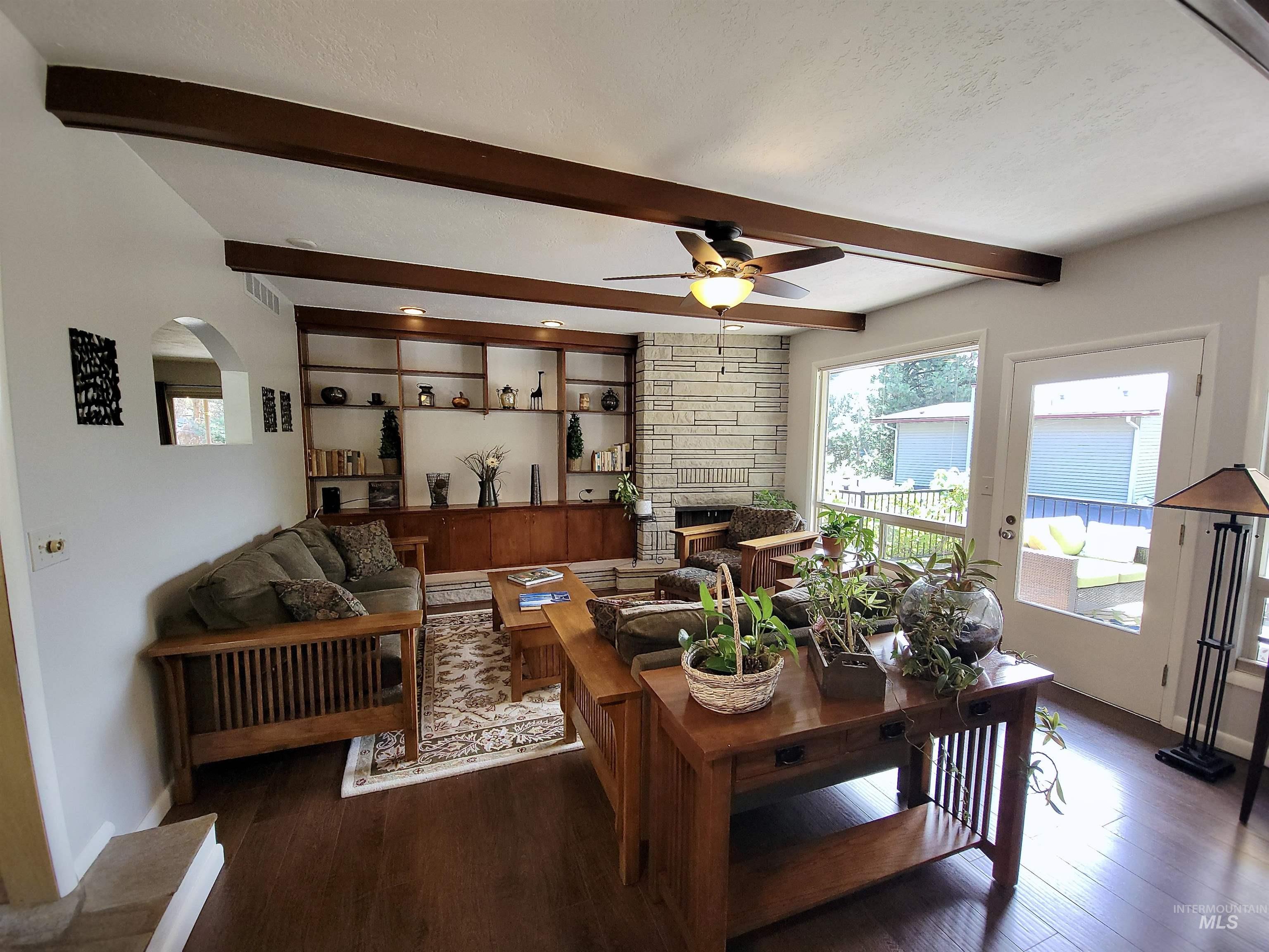 3100 N Ridgeway Property Photo 4