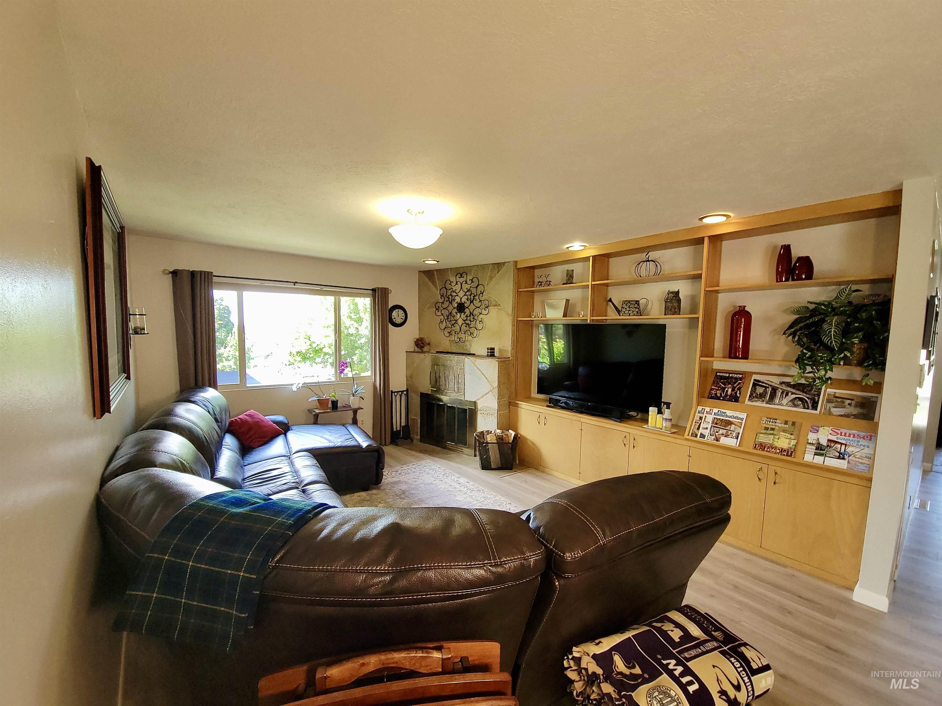 3100 N Ridgeway Property Photo 9