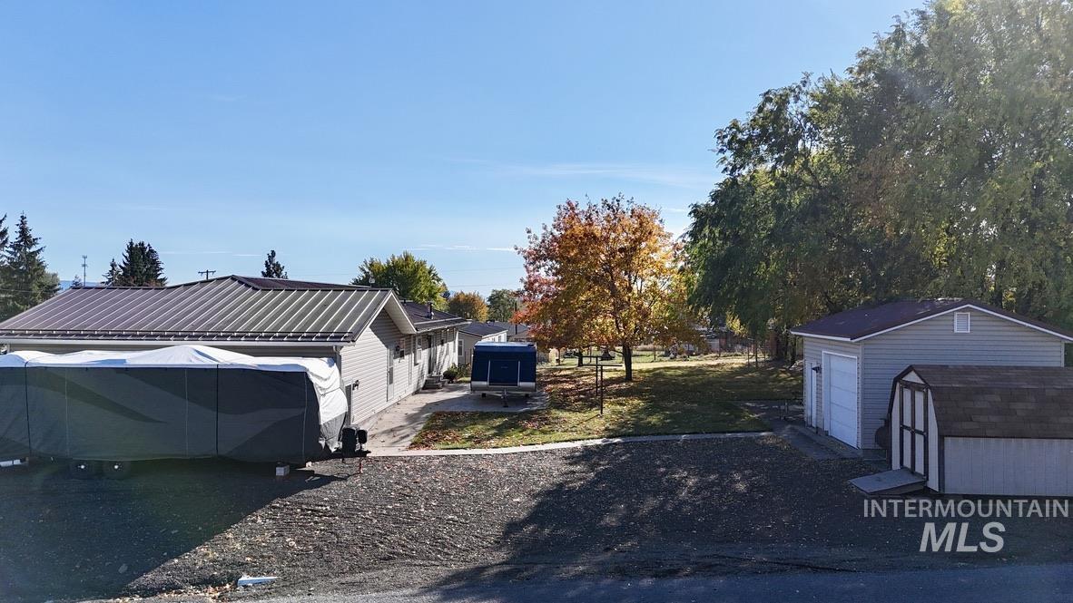 1505 Lewiston St. Property Photo 3