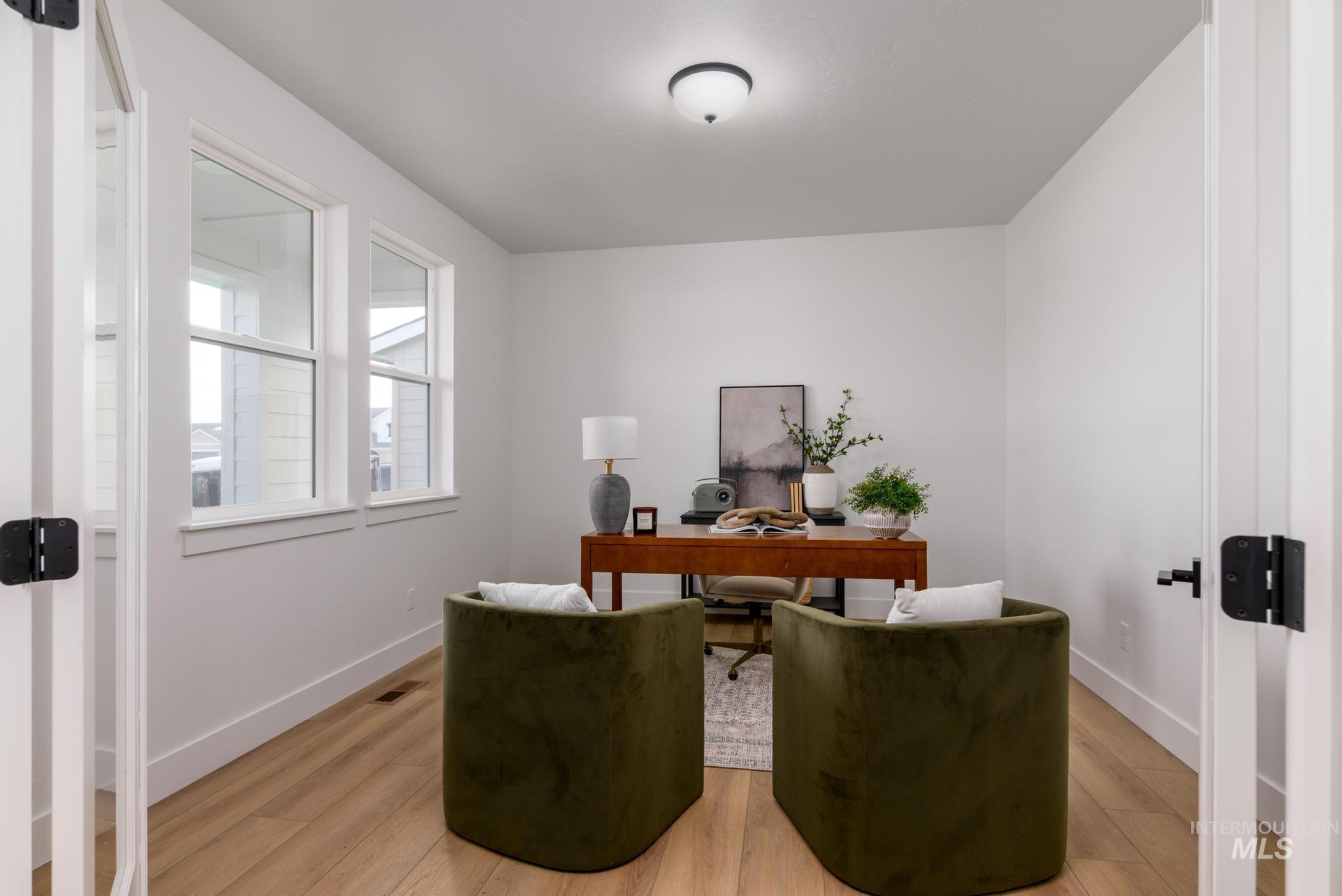 1116 N Kenora Ave Property Photo 2