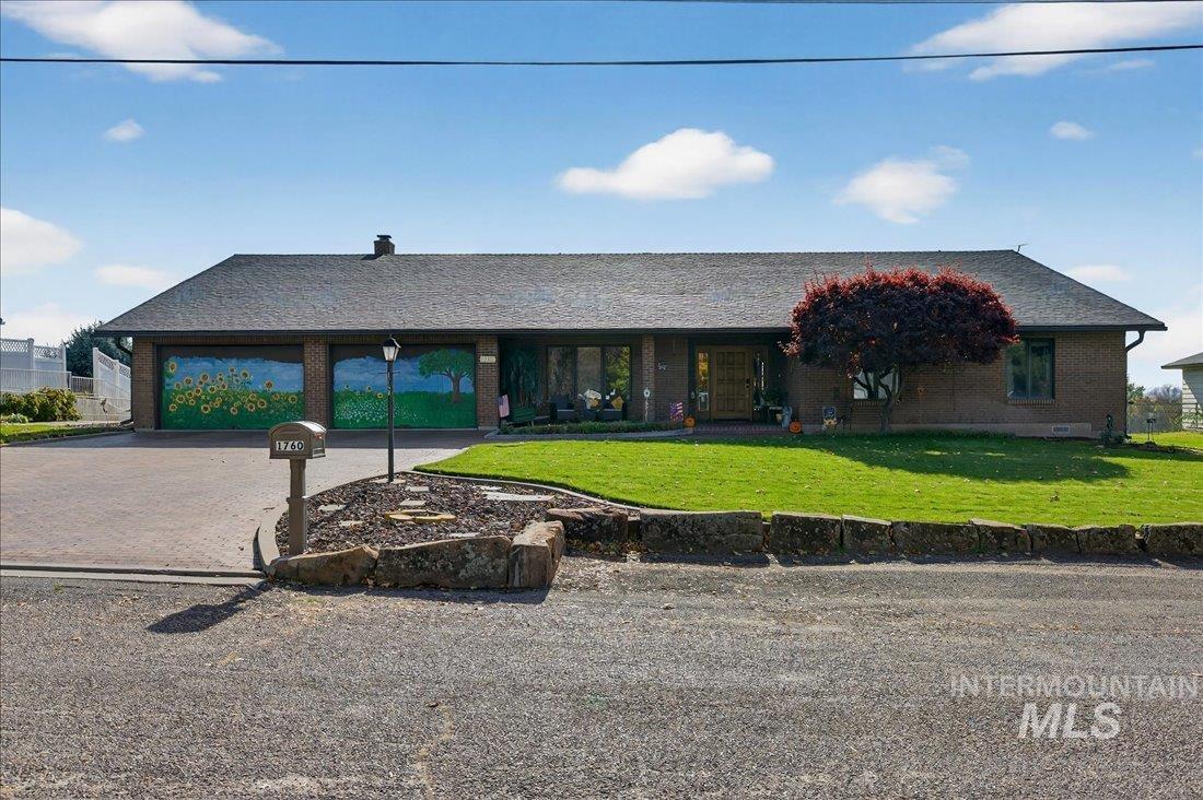 1760 Fairmont Dr Property Photo 2