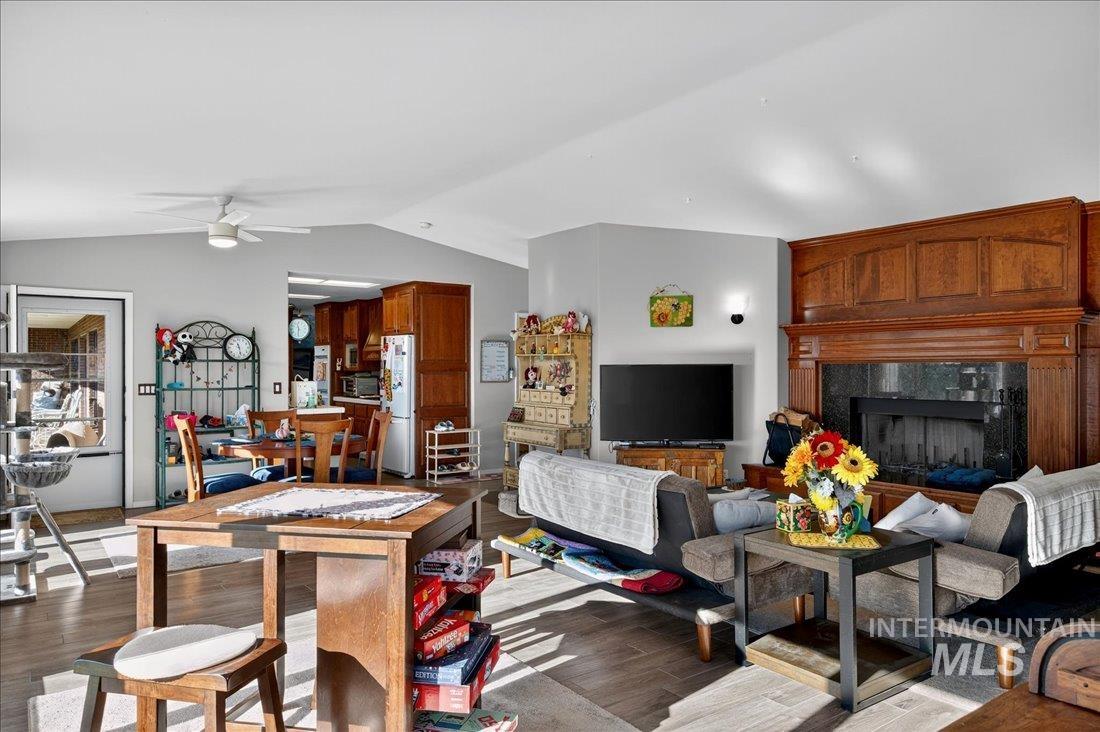 1760 Fairmont Dr Property Photo 19