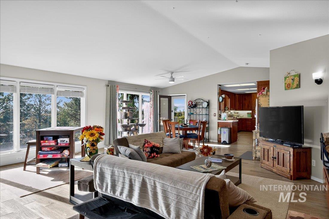 1760 Fairmont Dr Property Photo 21