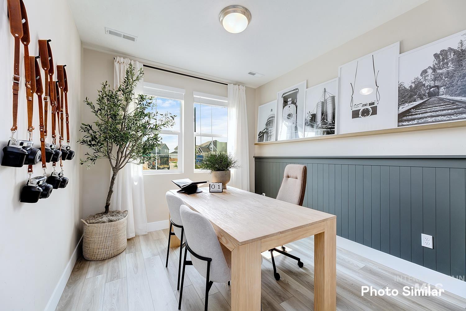 3994 N Creswell Ln Property Photo 8