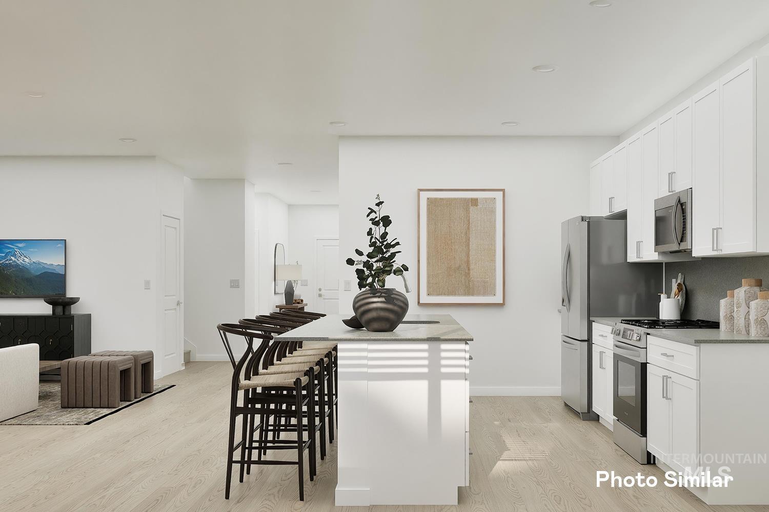 1353 S Sabrina Ave Property Photo 4