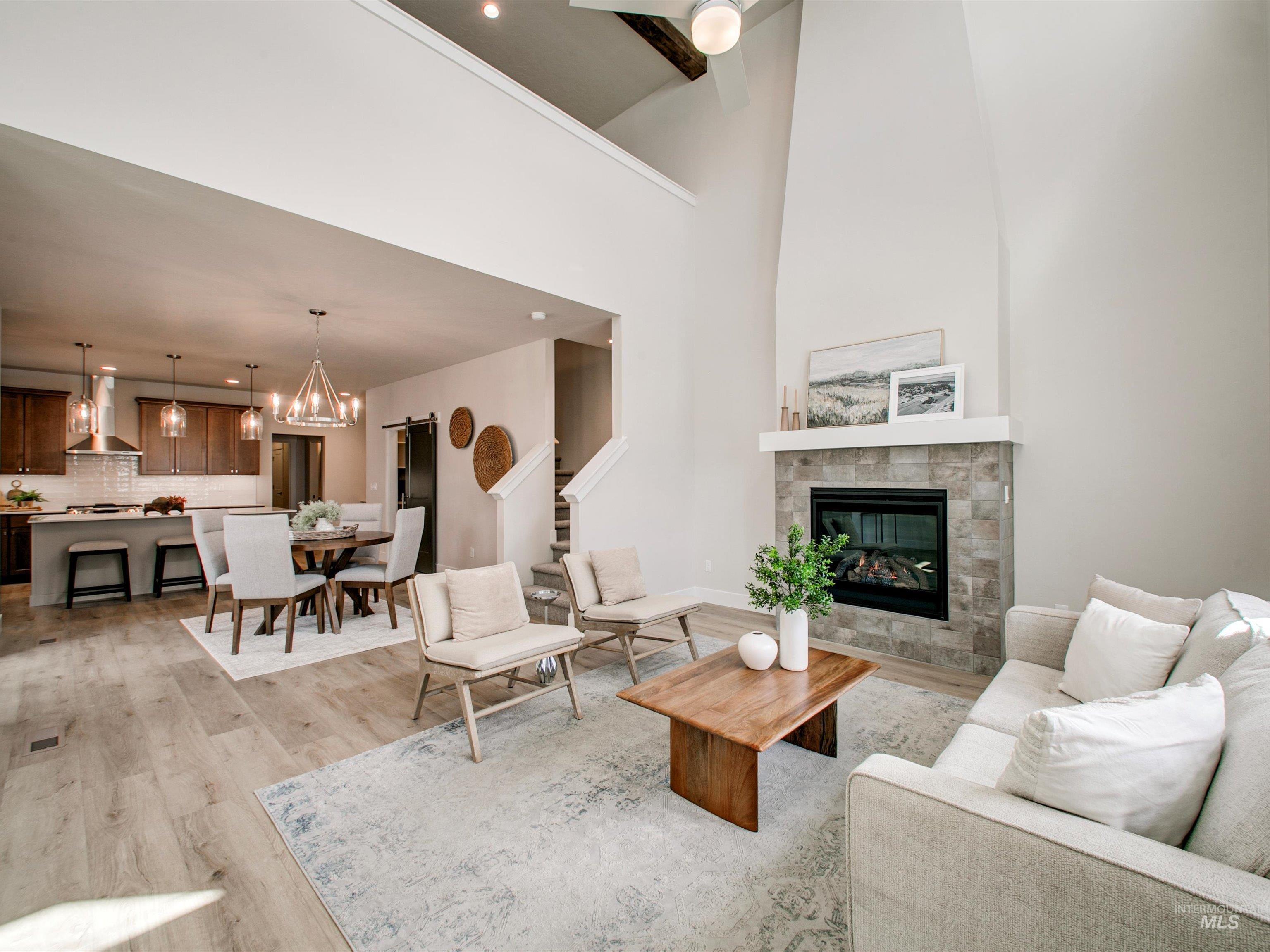 1664 E Cutgrass Ln Property Photo 2