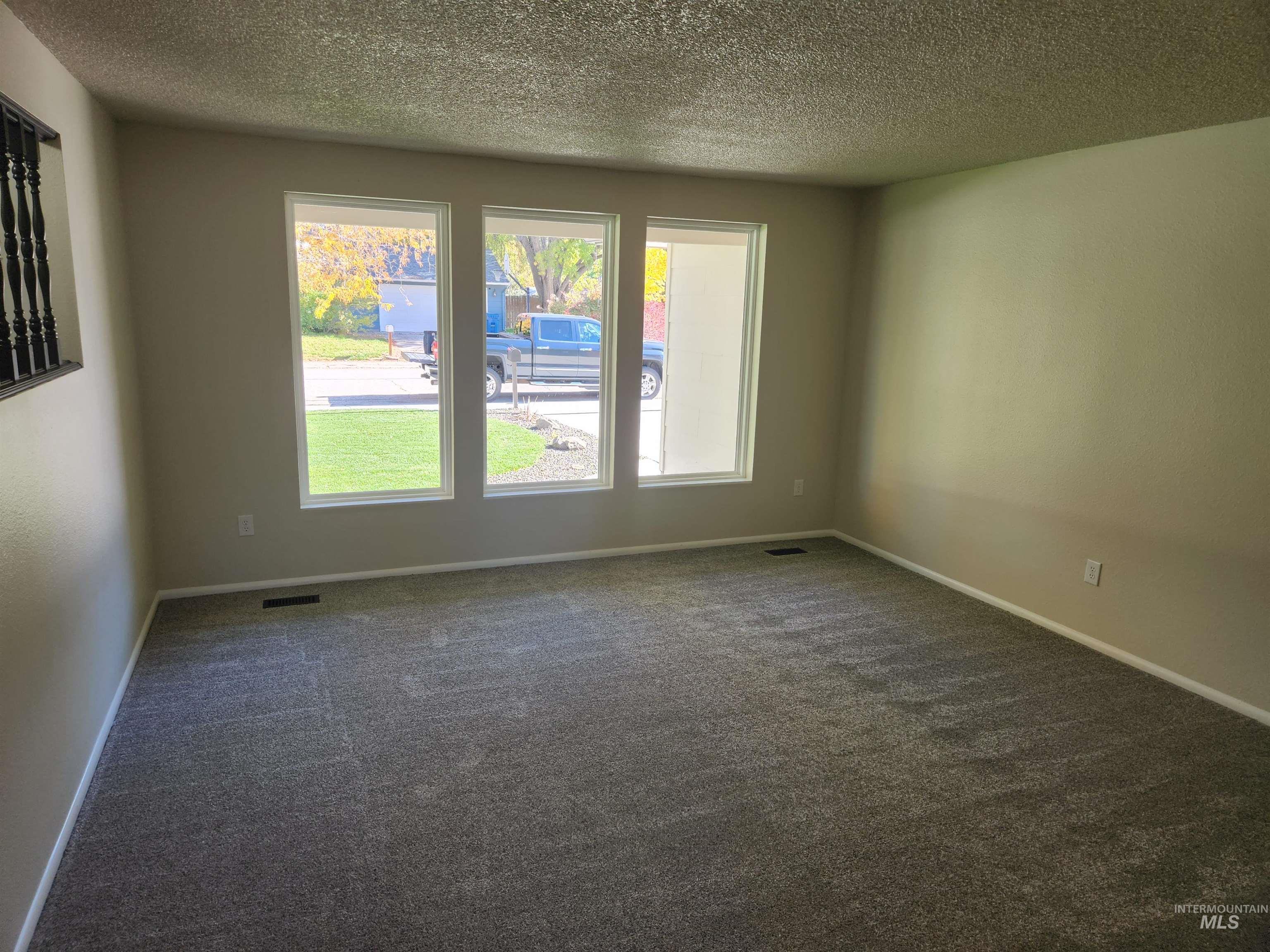 5311 N Marcliffe Property Photo 5