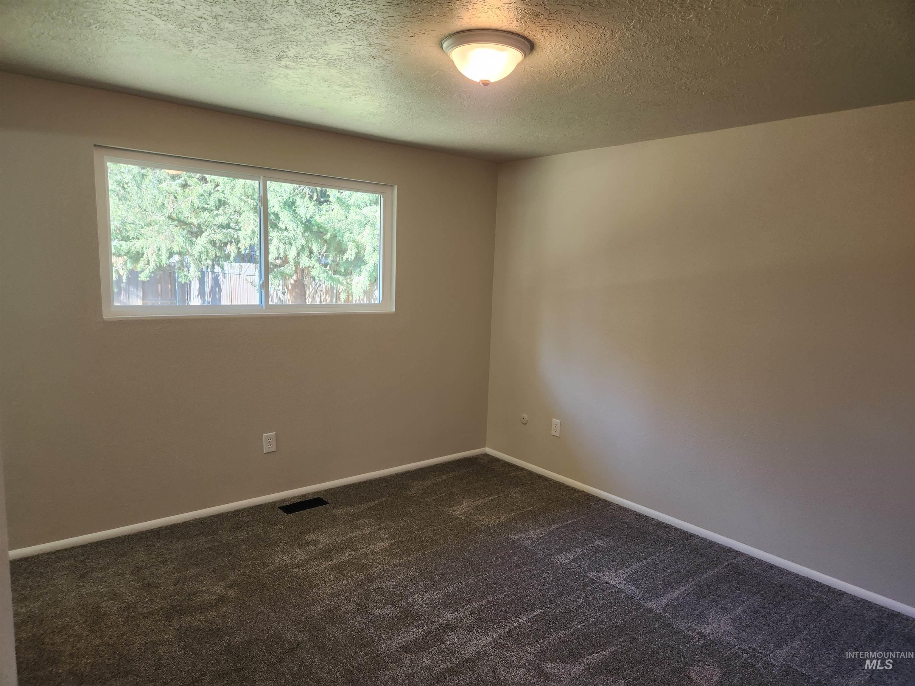 5311 N Marcliffe Property Photo 9